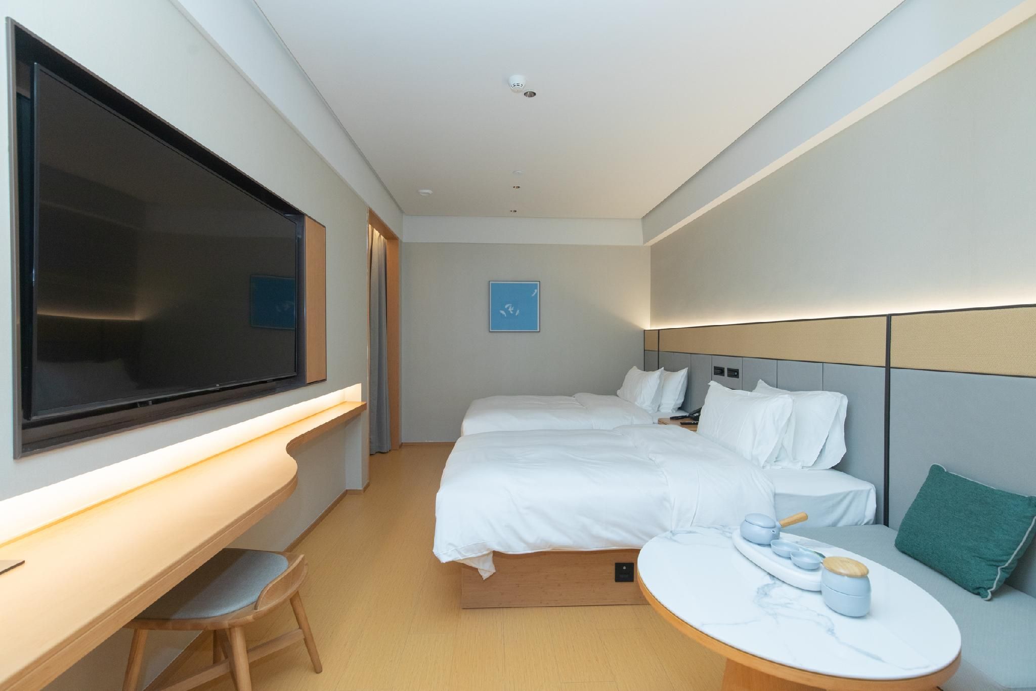 Twin Bed Room