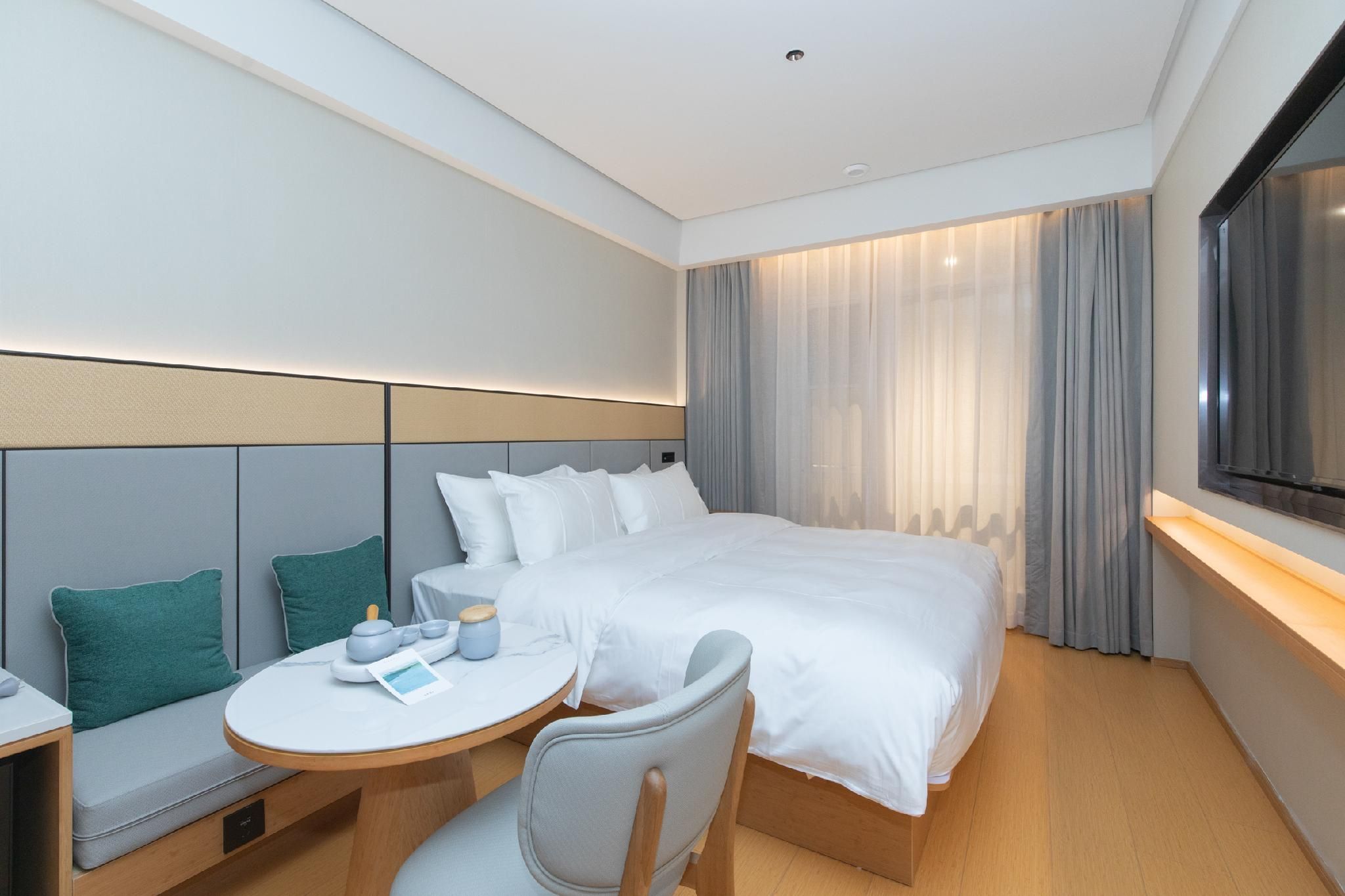 Hotel Queen Room
