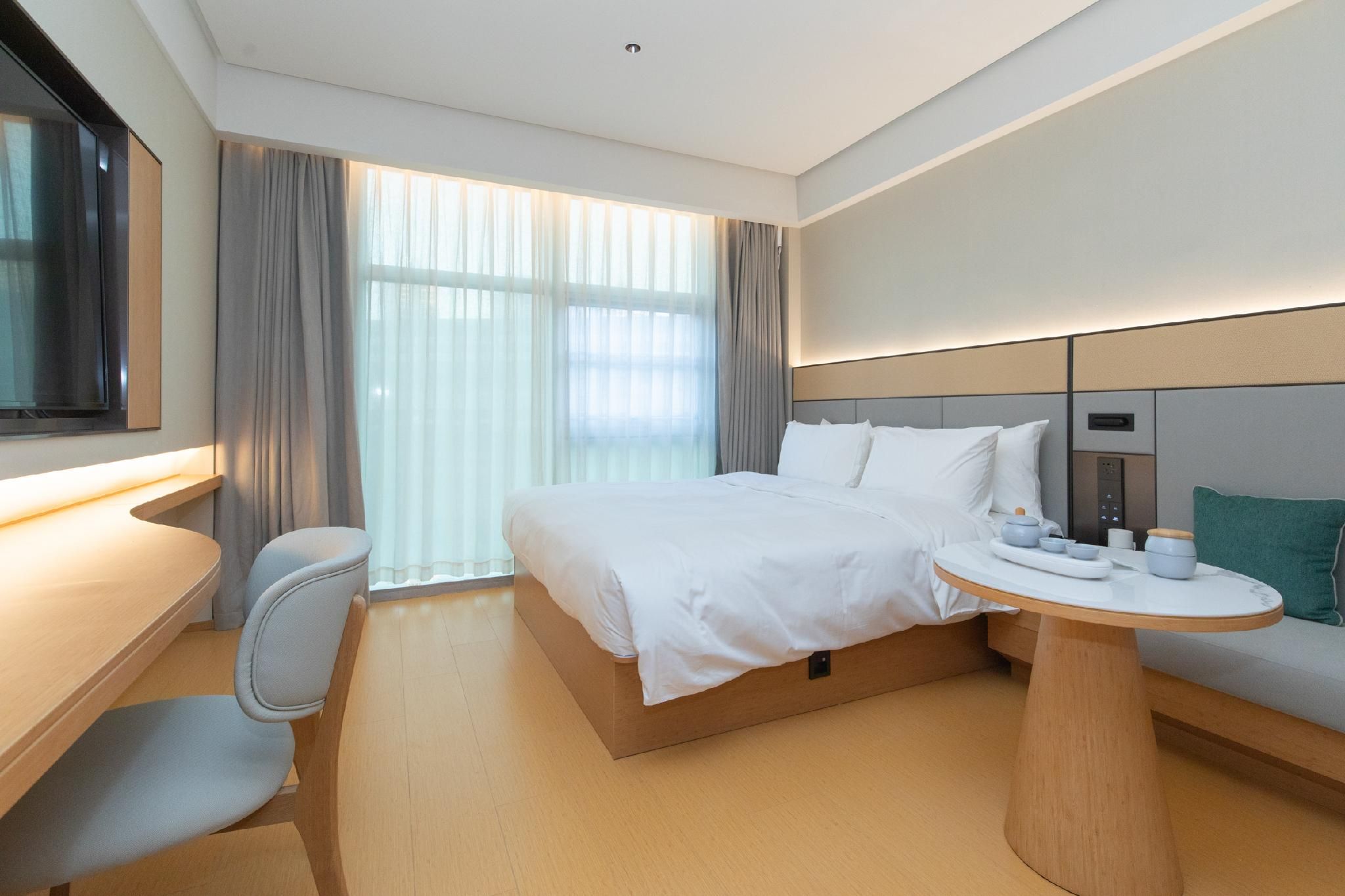 Business Queen Room