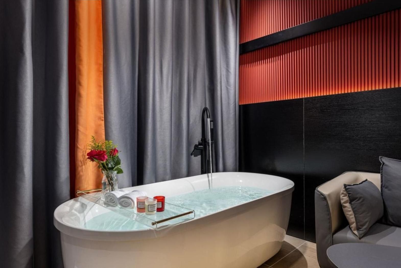 Studio with Spa Bath