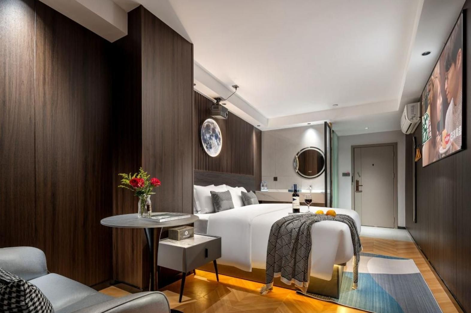 Studio with Spa Bath