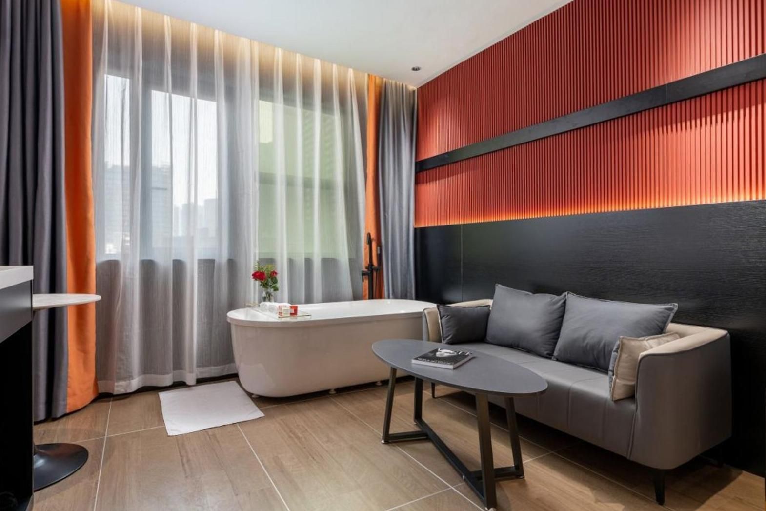 Studio with Spa Bath