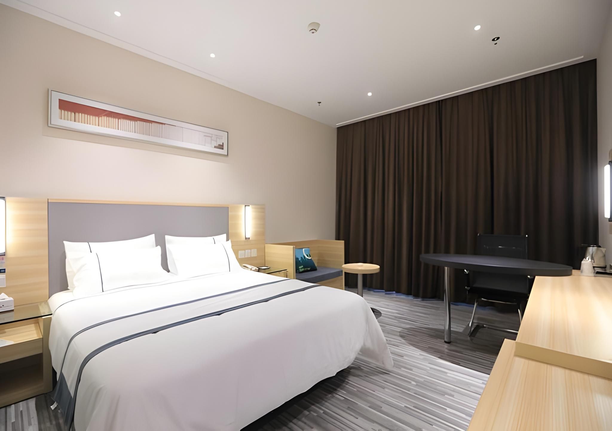 Business Queen Room