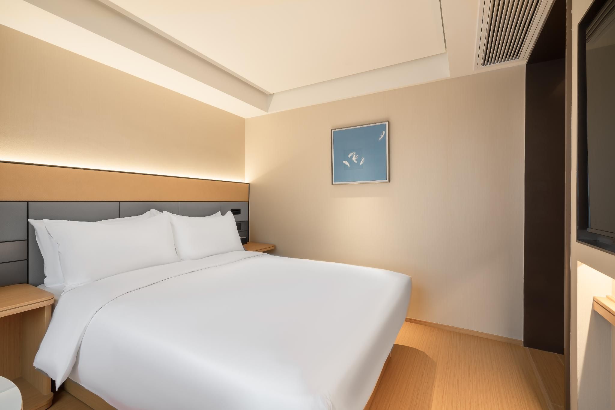 Hotel Queen Room