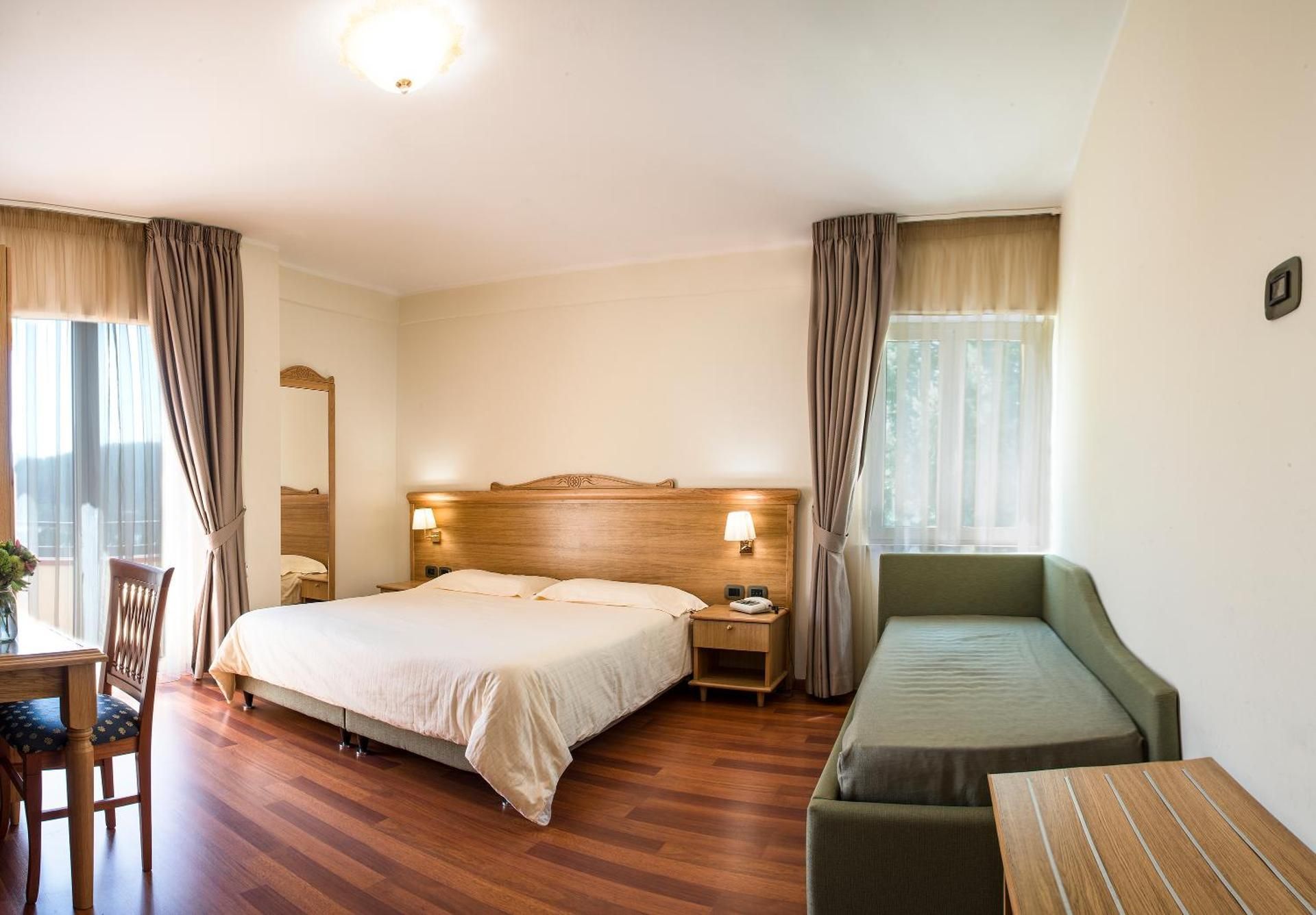 Triple Room with Lake View