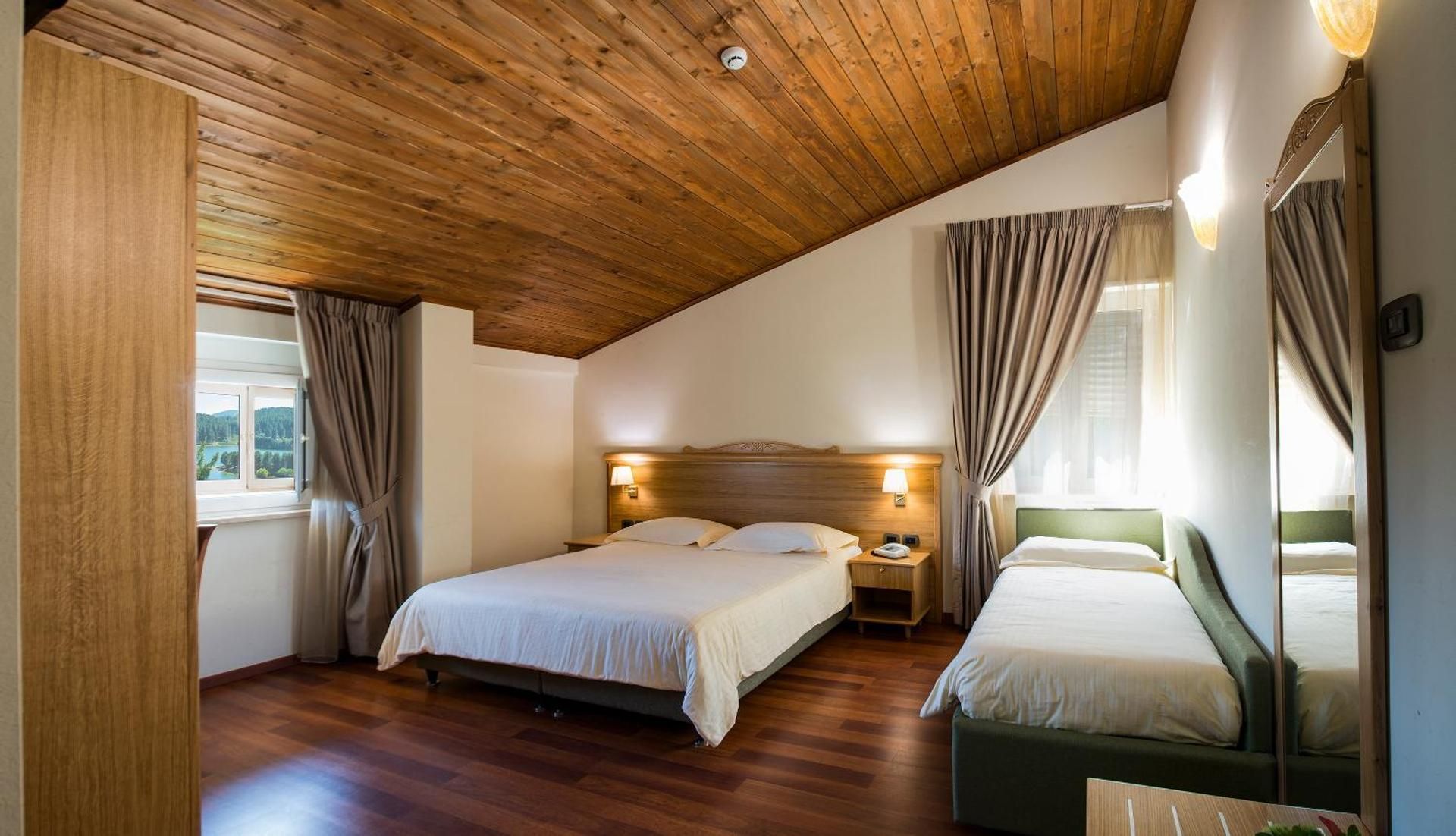 Triple Room with Lake View