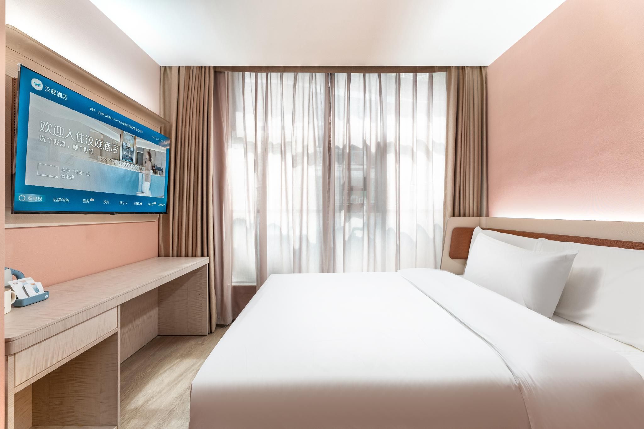 Hotel Queen Room