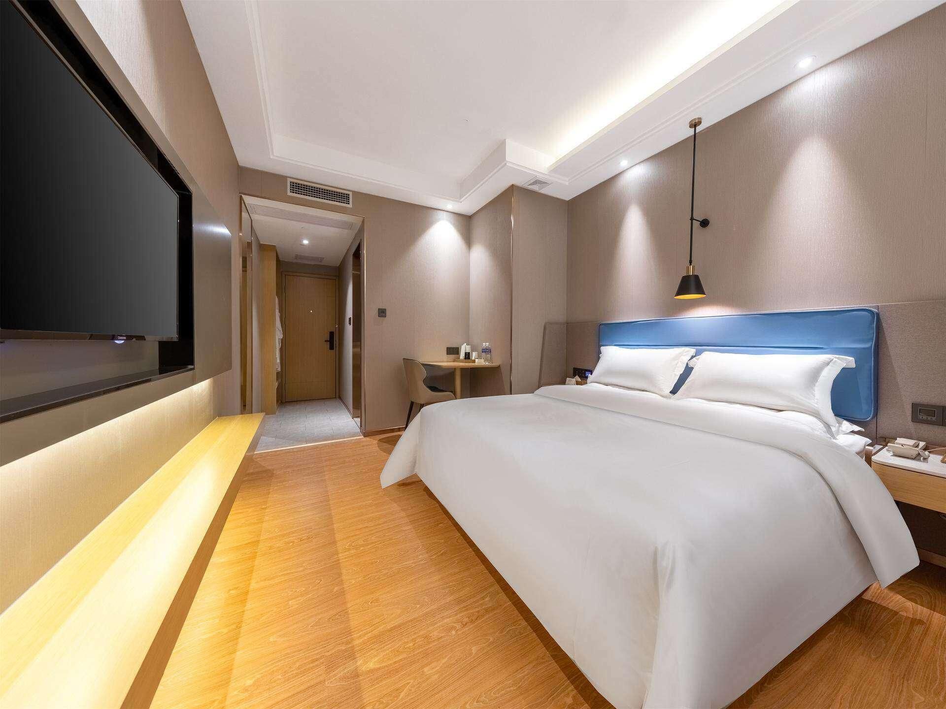 Stress-Relief Audio-Visual King Room