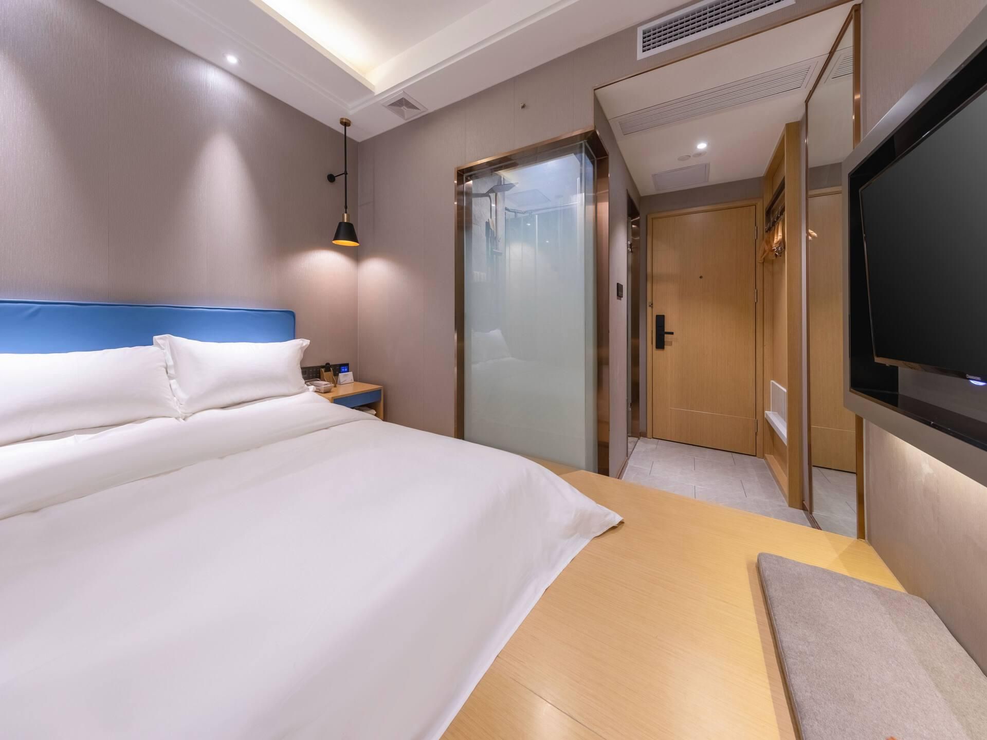 Simple King Room