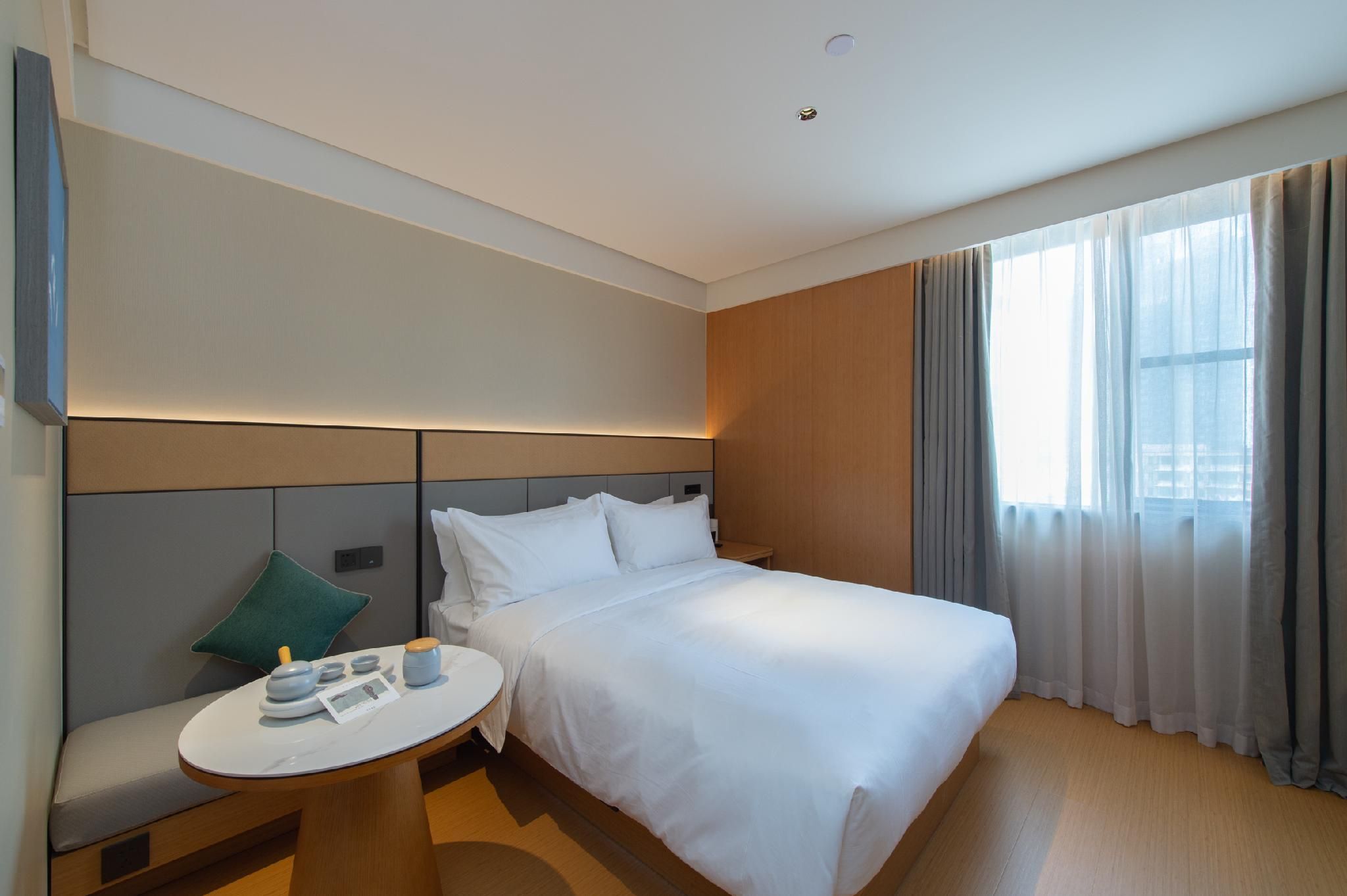 Hotel Queen Room