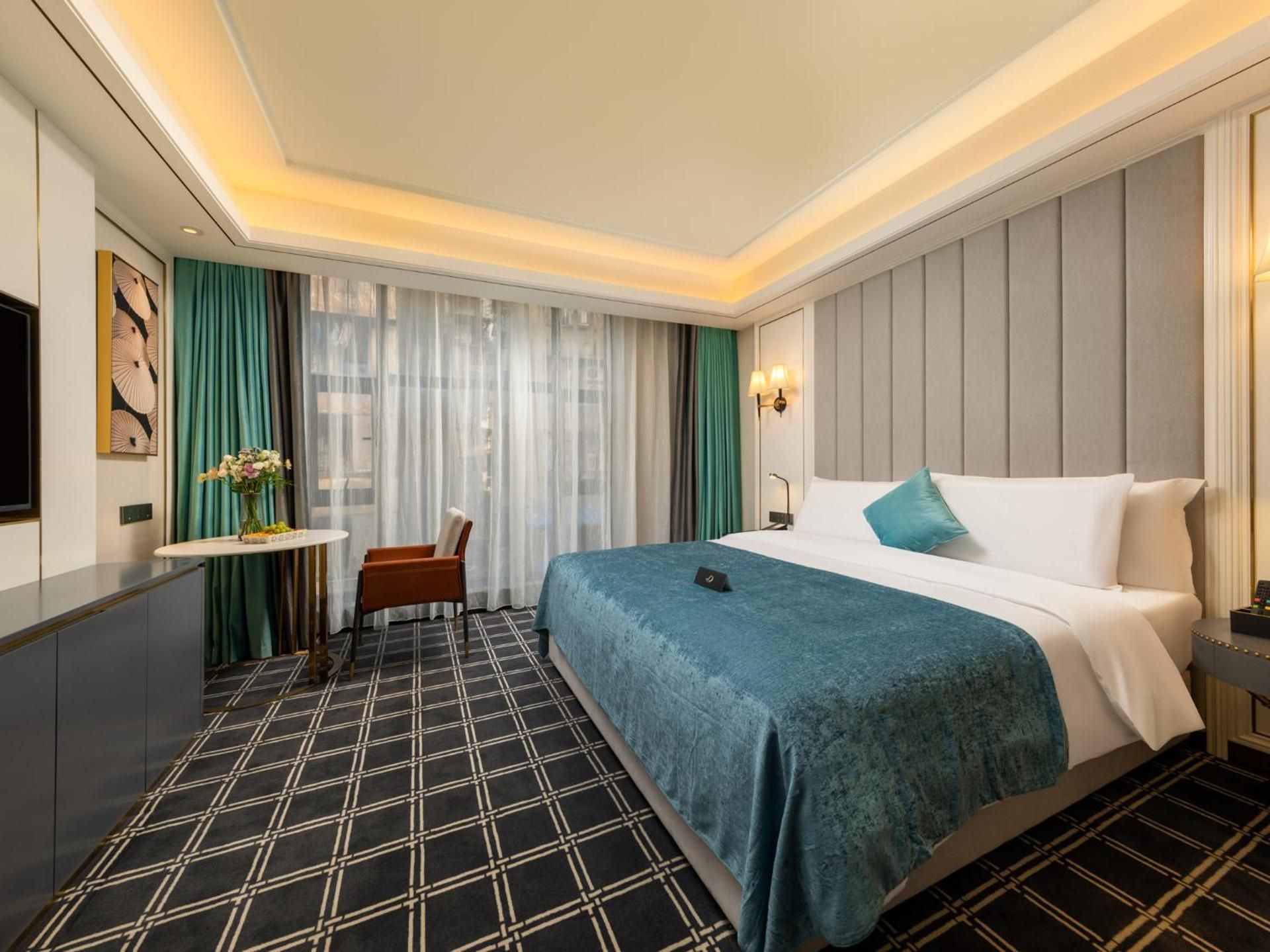 WH - Deluxe Bed Room