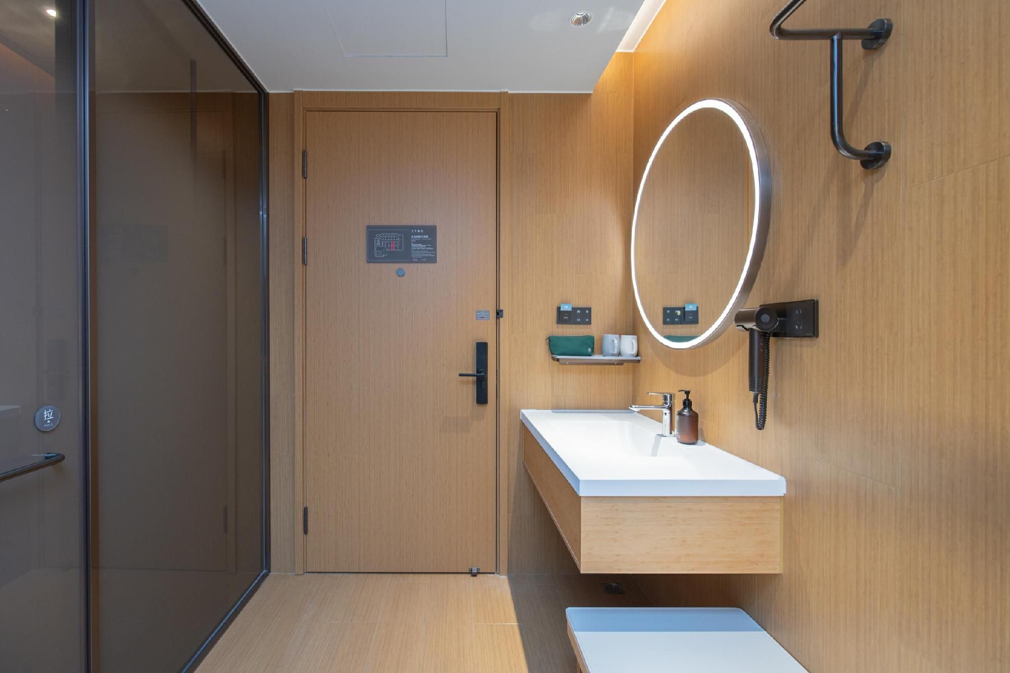 Business Queen Room