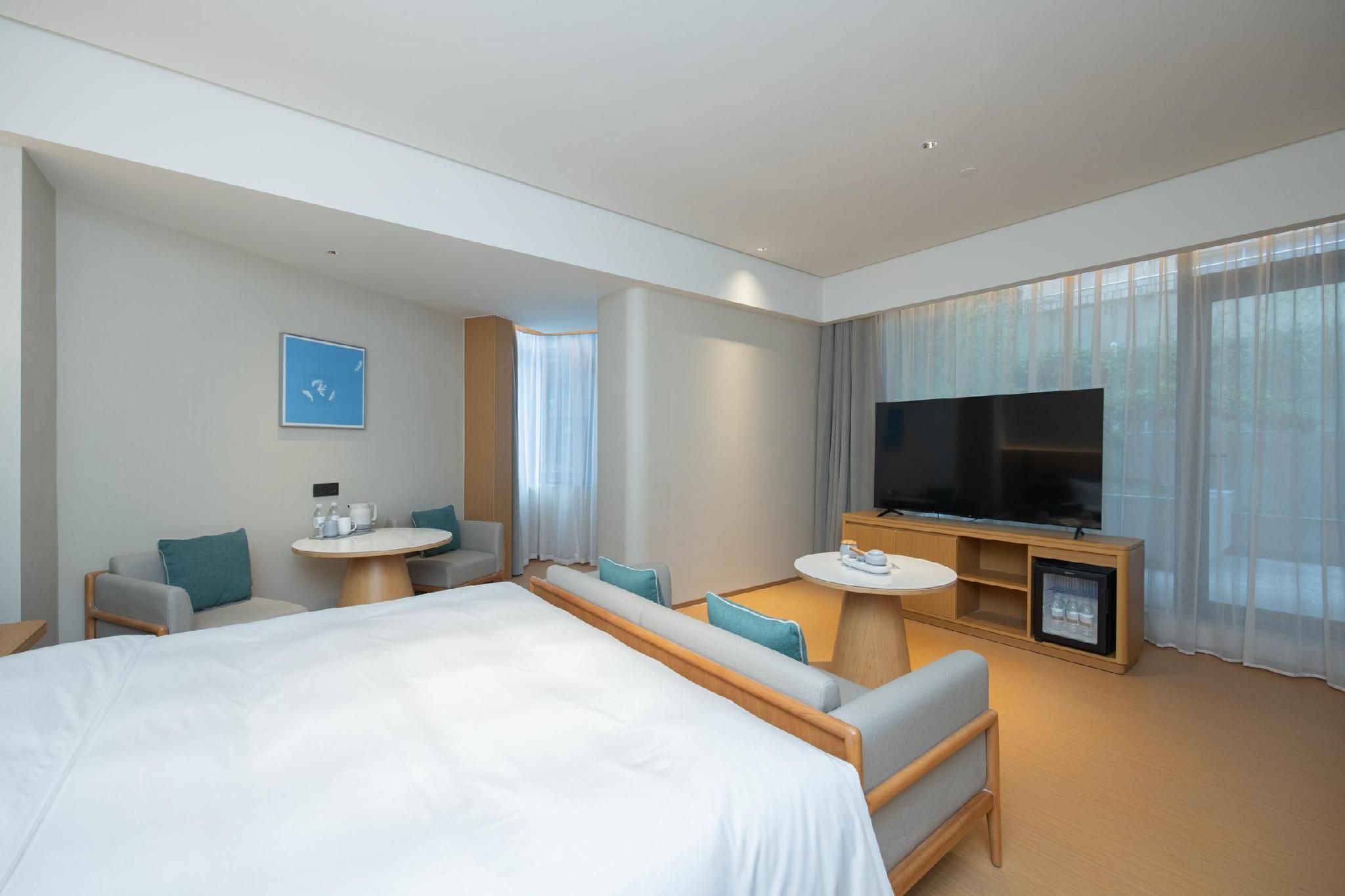 Huazhu - Superior 1 Bed Room with View