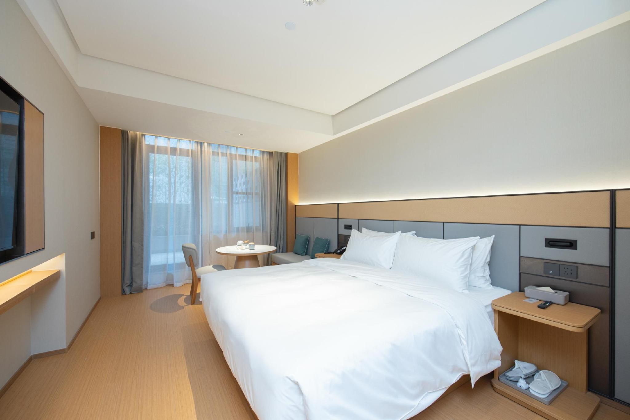 Business Queen Room