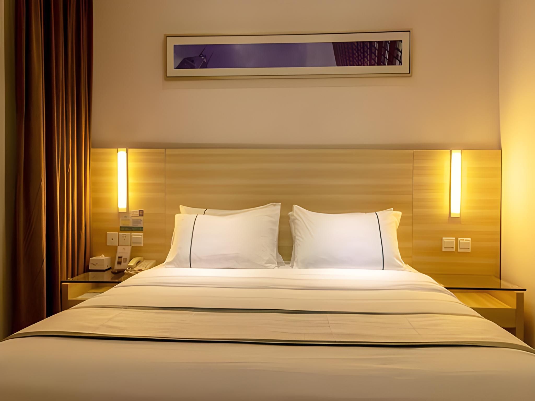 Business Queen Room
