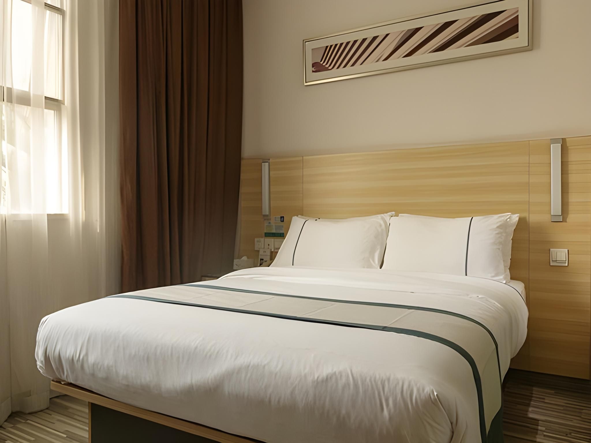 Business Queen Room
