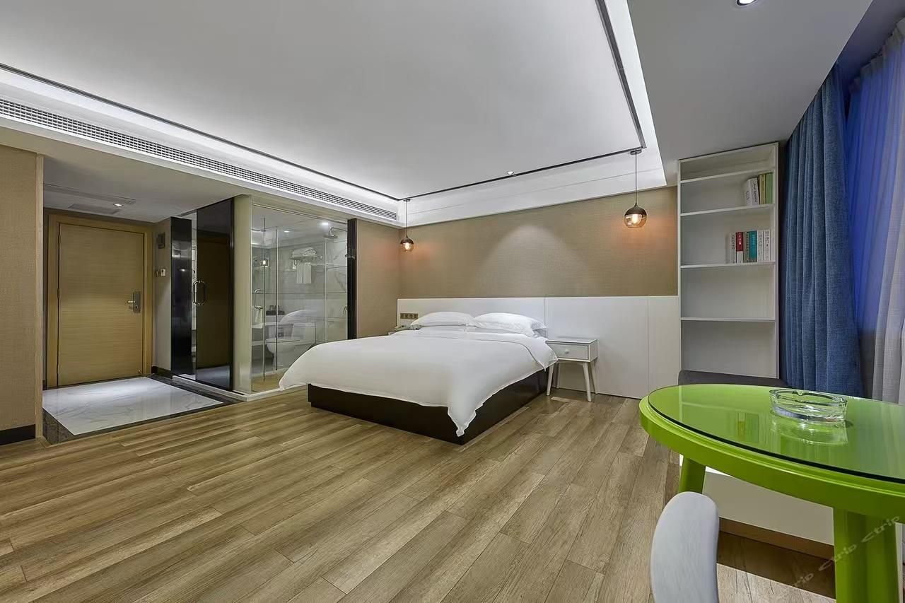 Executive Queen Room - Non-Smoking