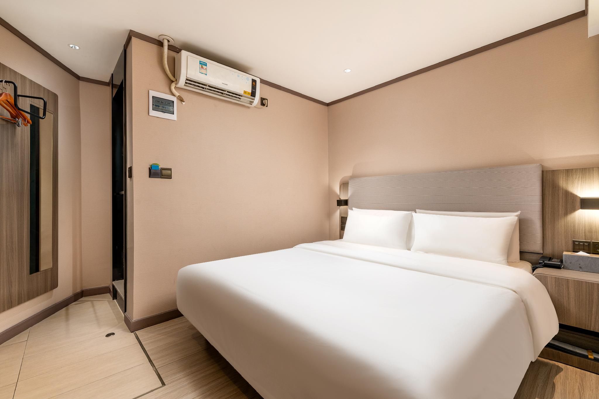 Huazhu - Room With Bed