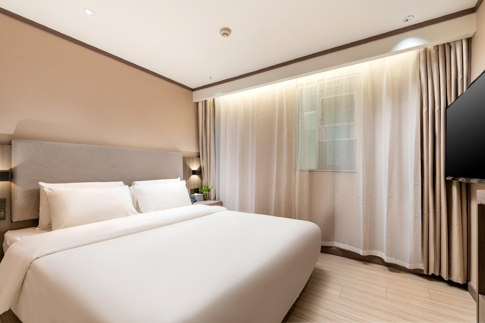 Huazhu - Room With Bed