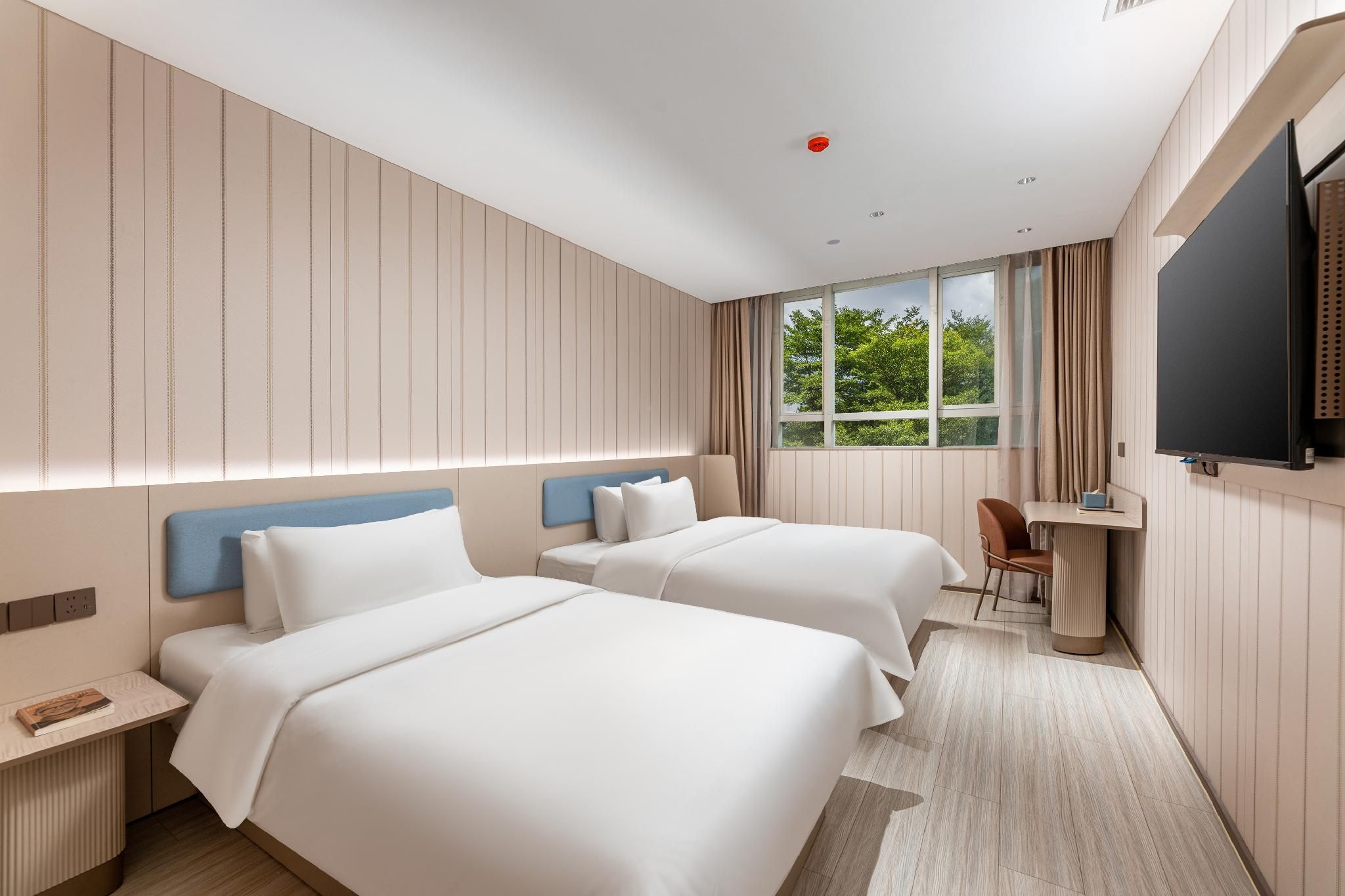 Huazhu - Deluxe Family Room
