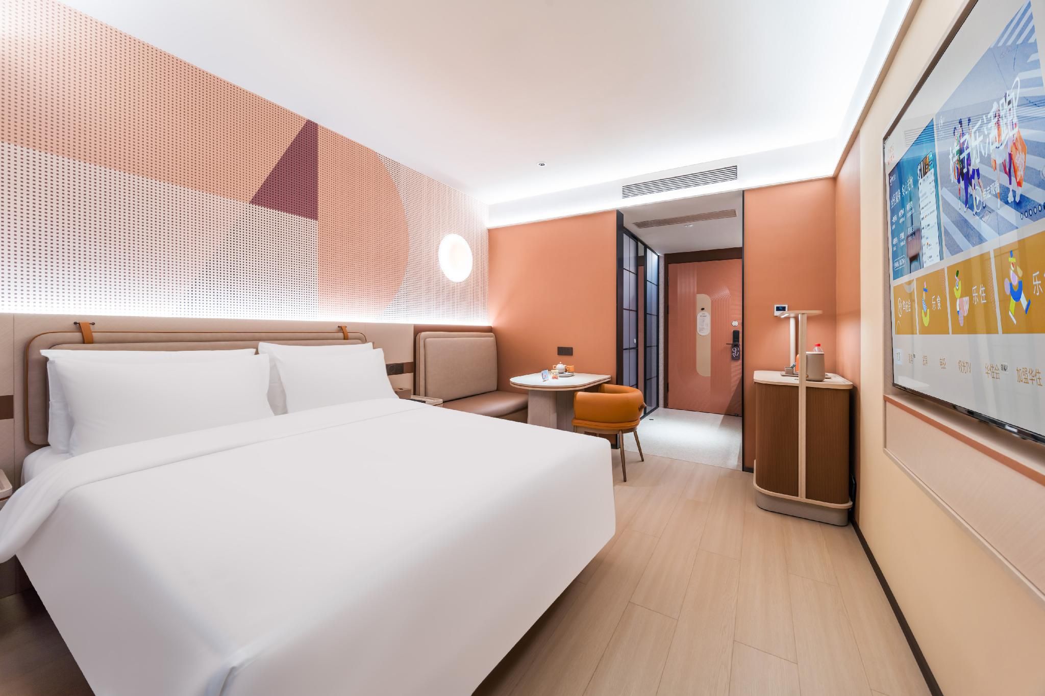 Hotel Queen Room