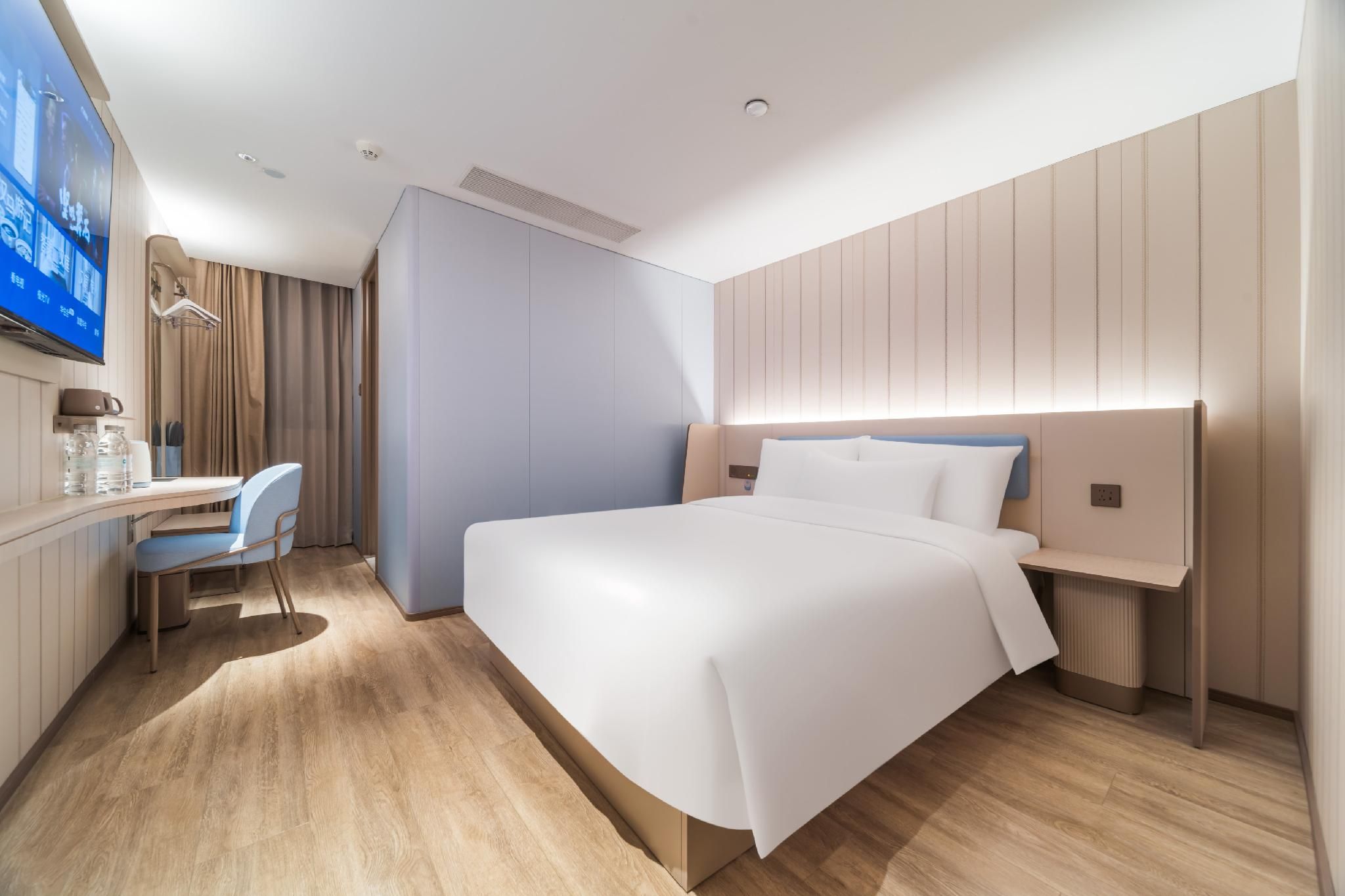 Hotel Queen Room