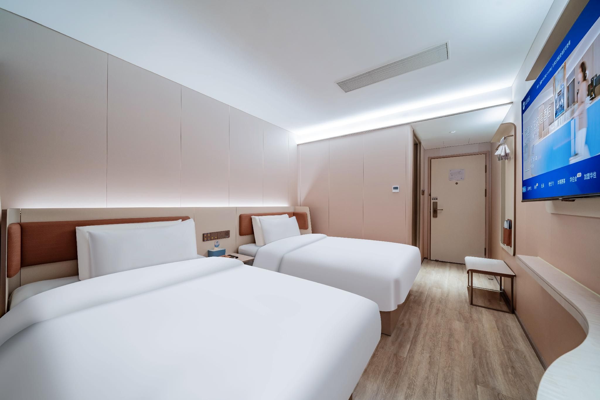 Twin Bed Room