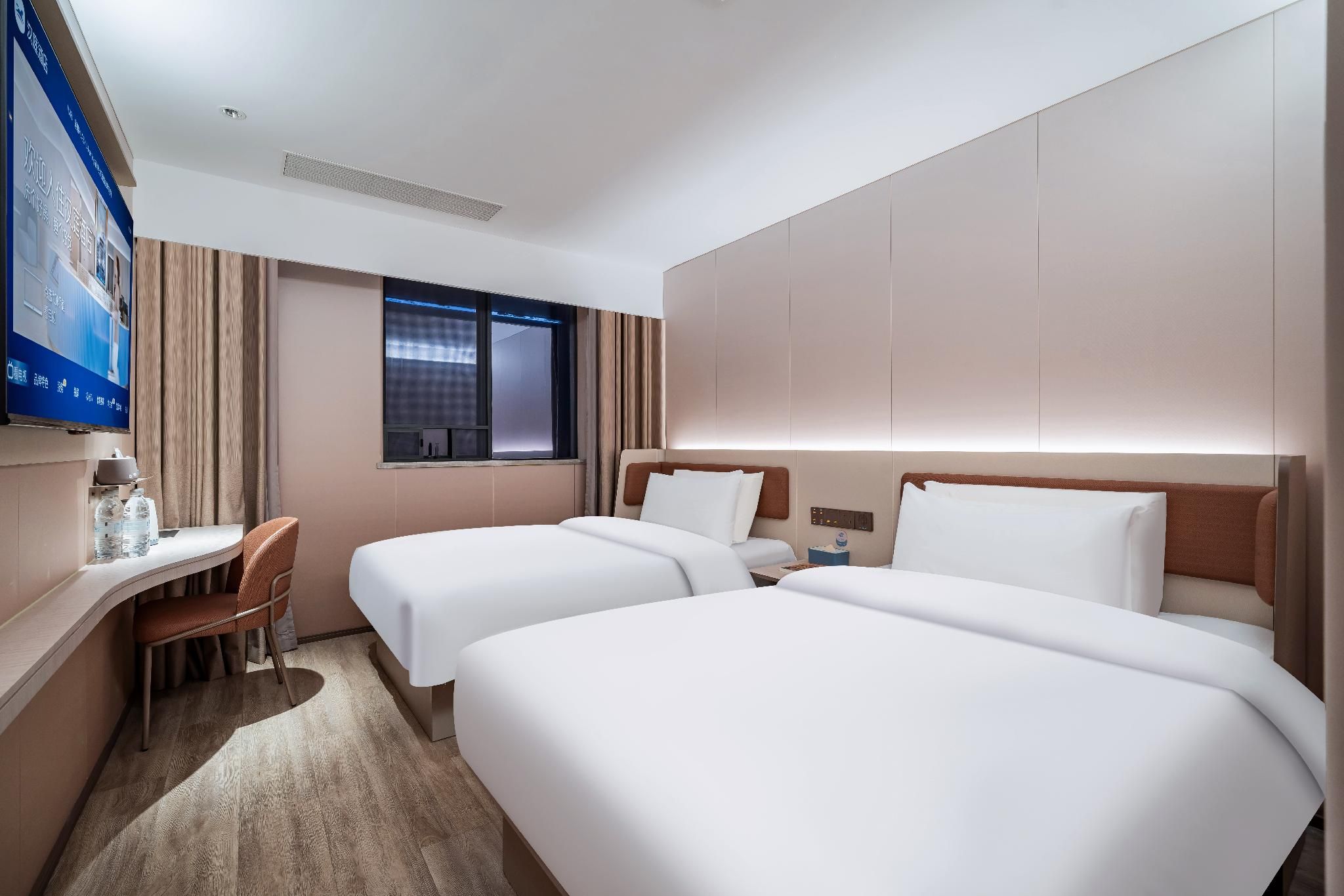 Twin Bed Room