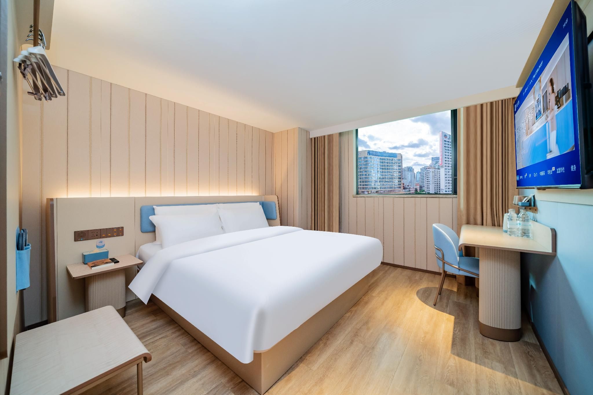 Business Queen Room