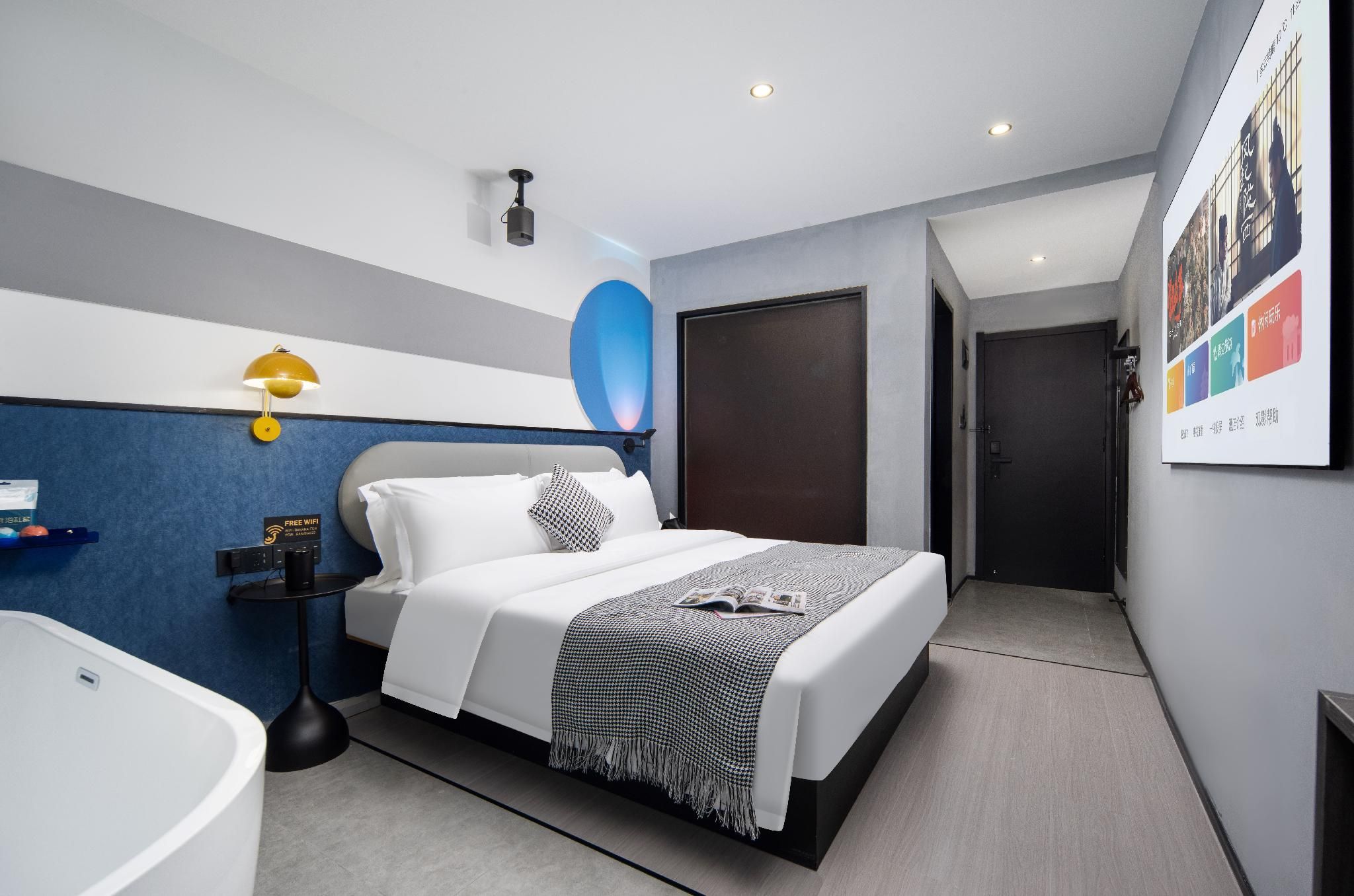 1 King Room