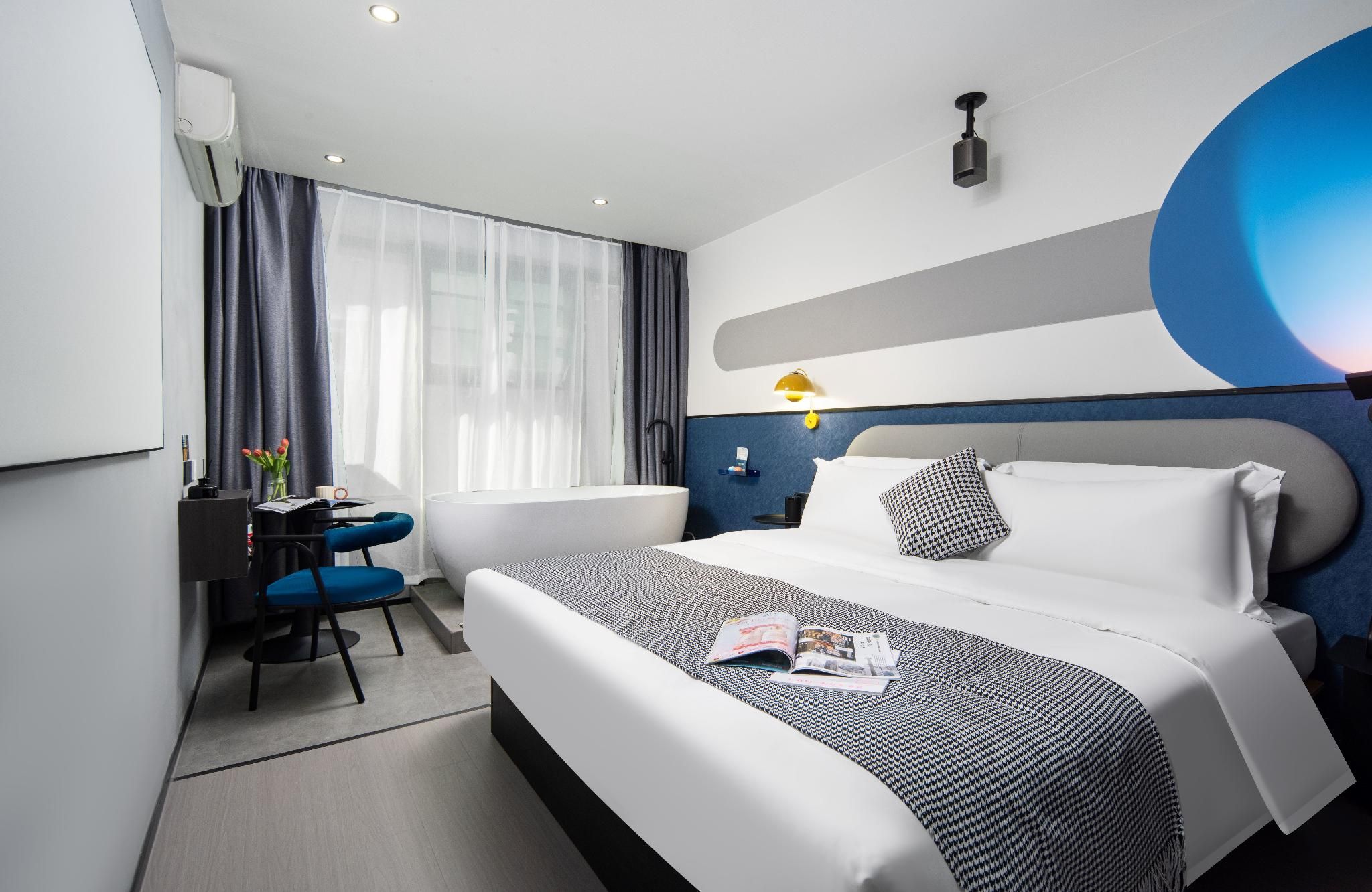 1 King Room