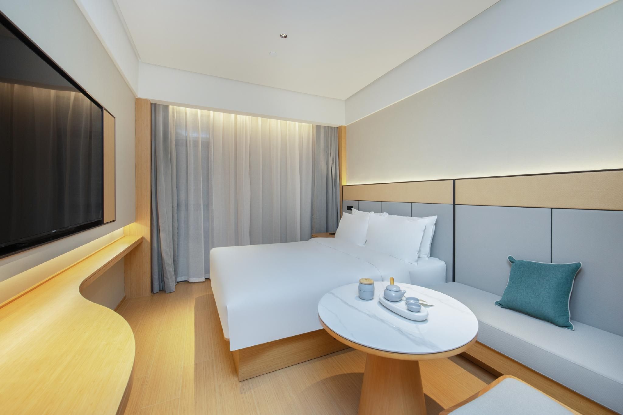 Hotel Queen Room