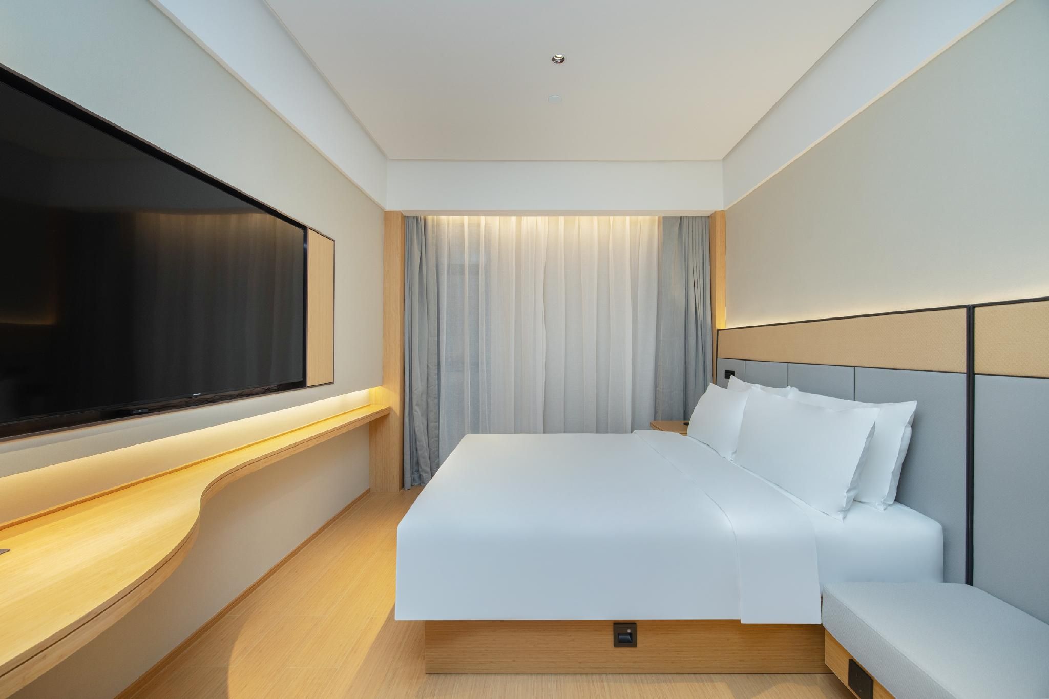 Hotel Queen Room