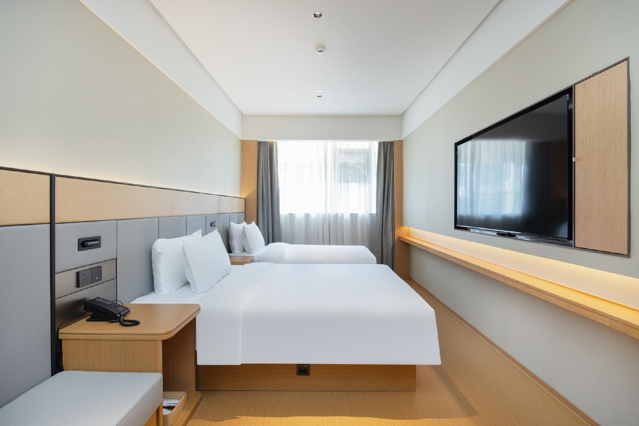 Huazhu - Family Room