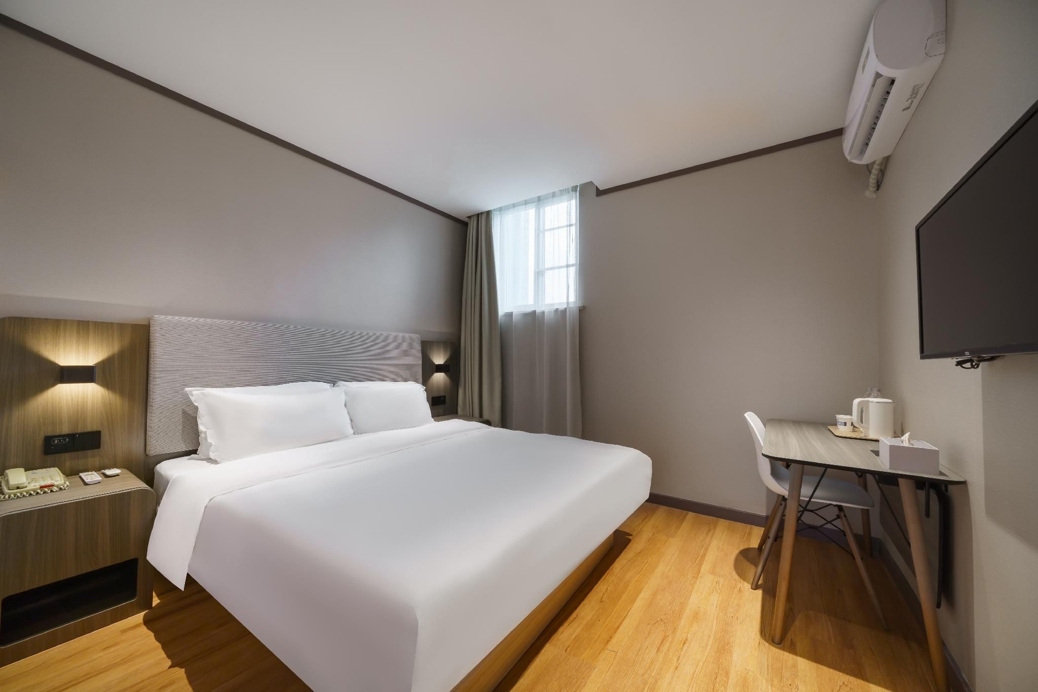 Huazhu - Room With Bed