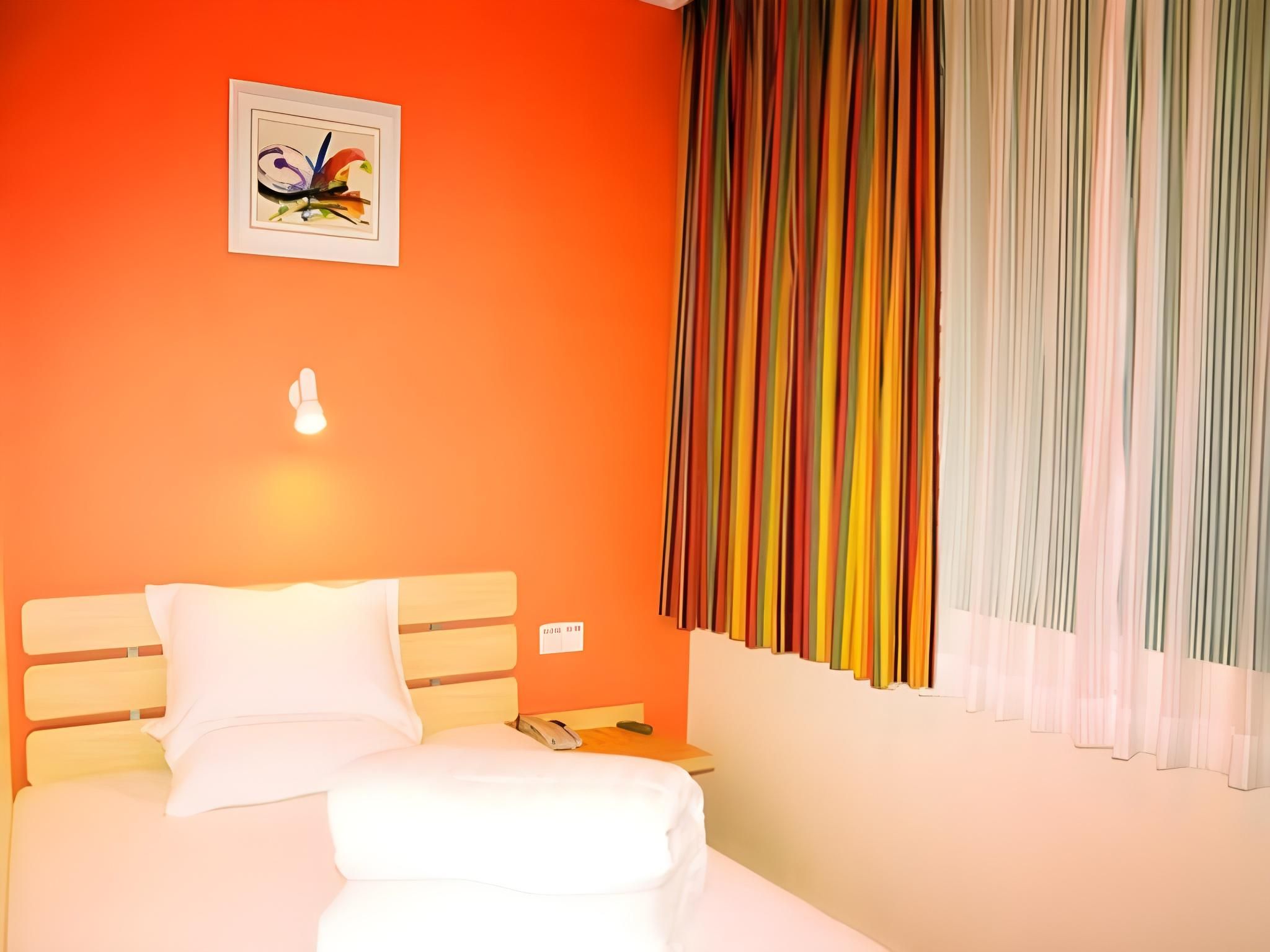 Business Queen Room