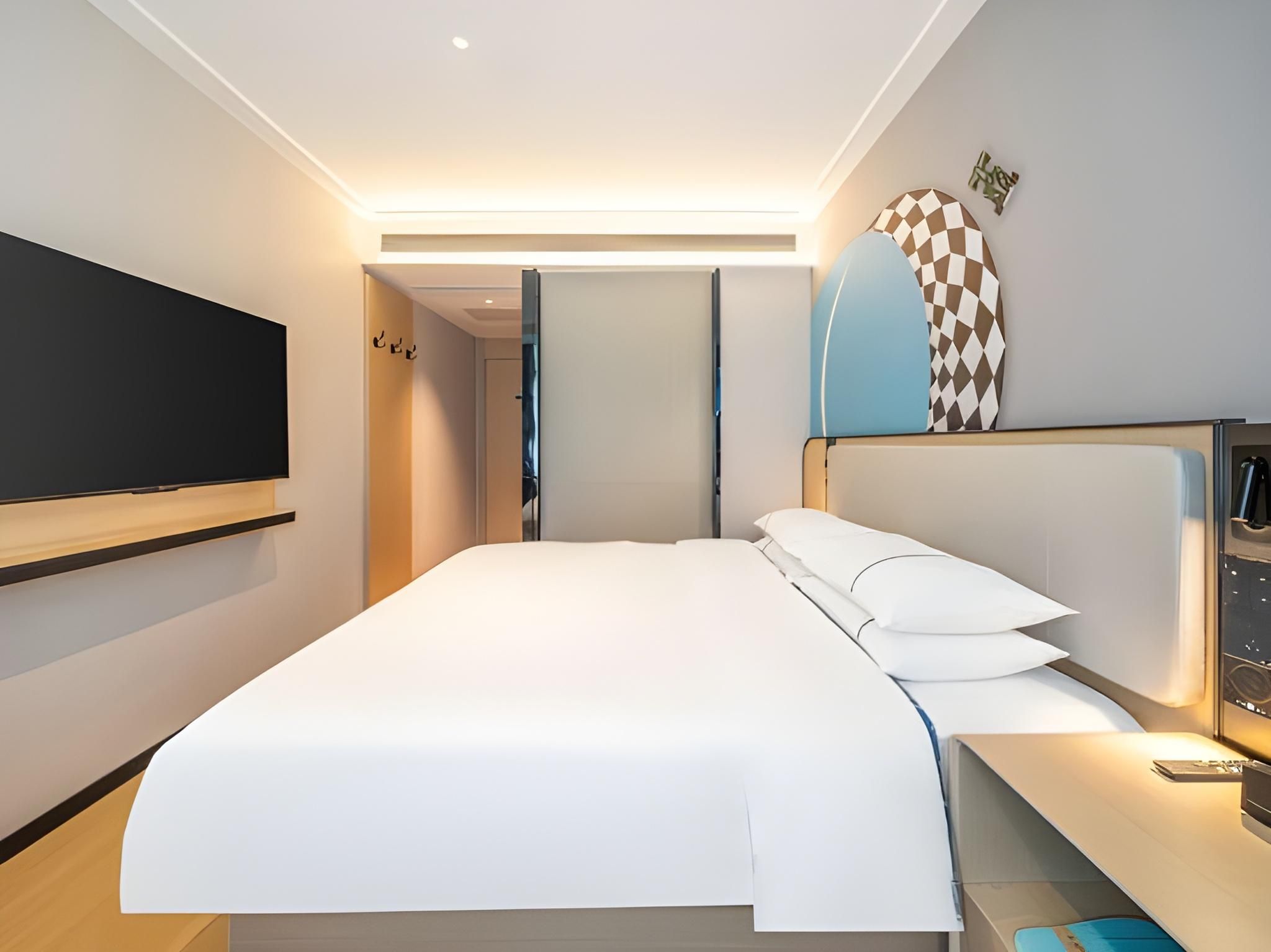 Deluxe Queen Room