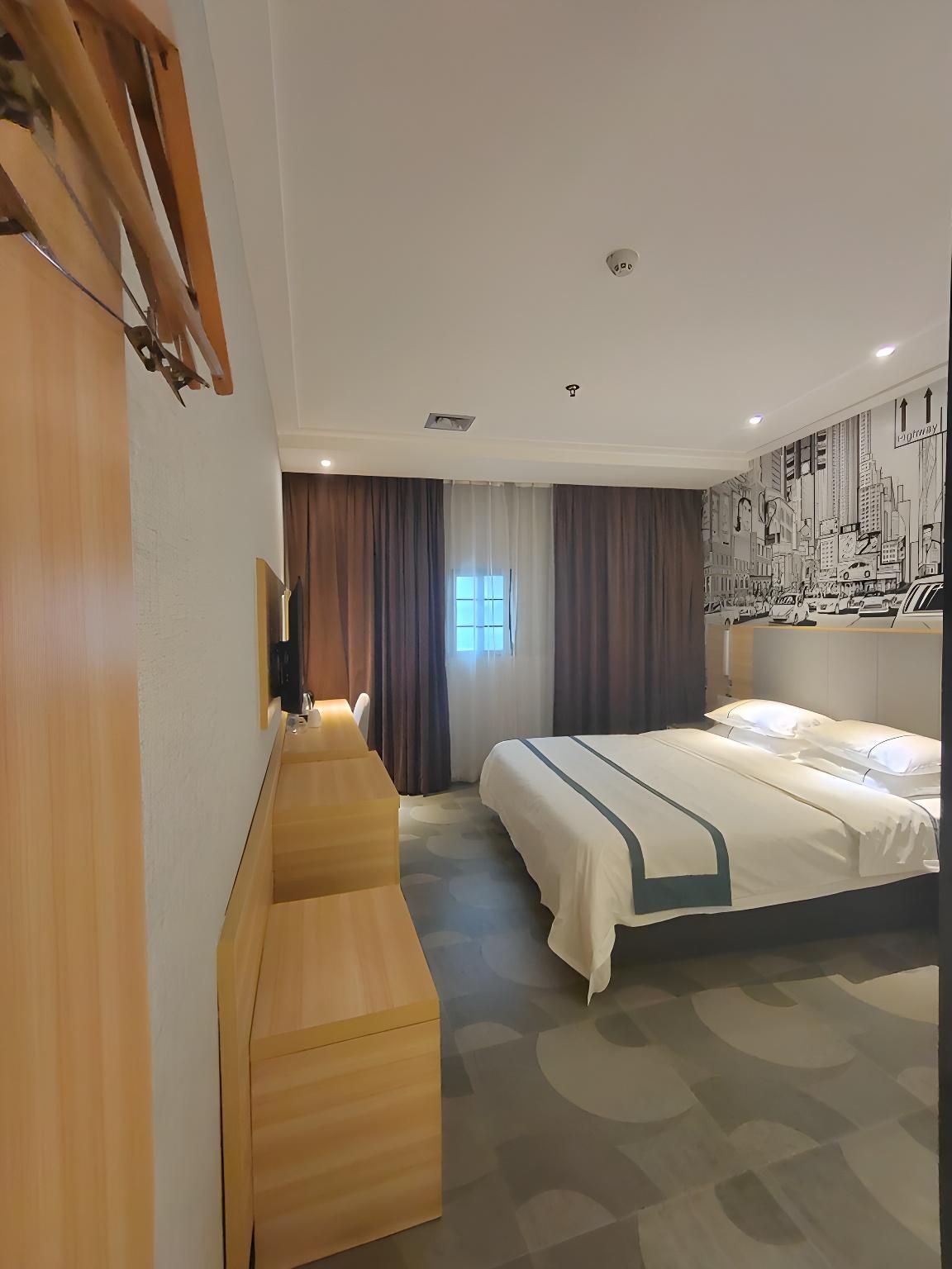 Business Queen Room