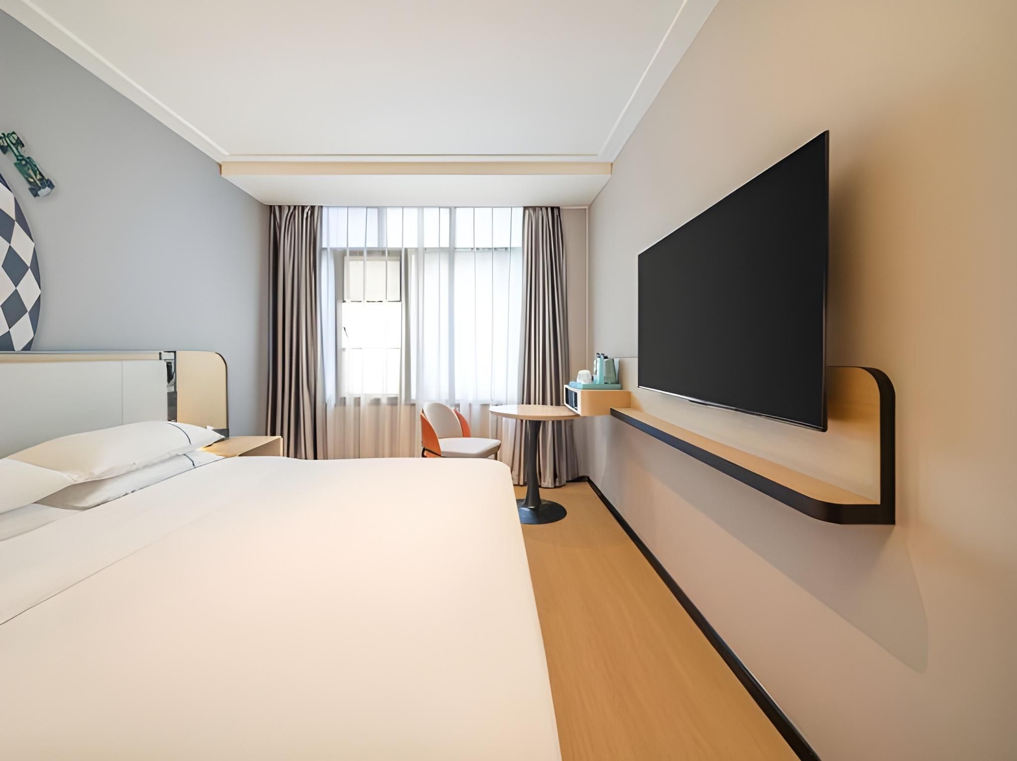 Deluxe Queen Room
