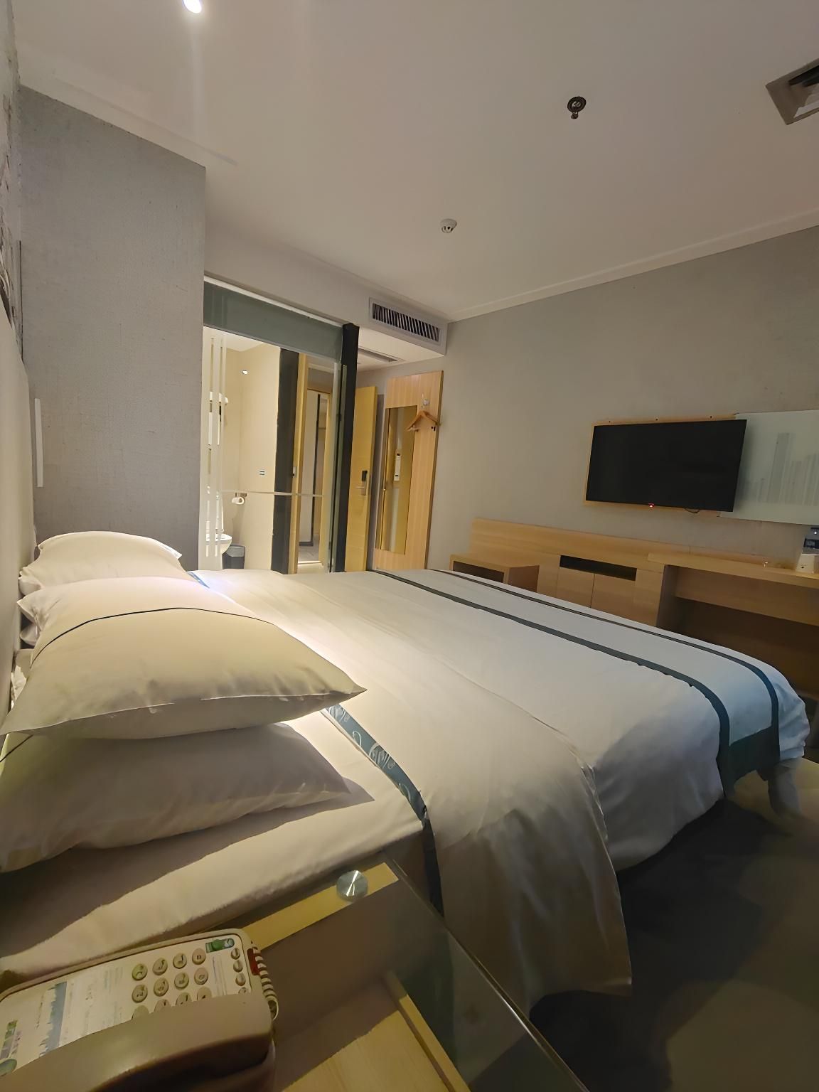 Business Queen Room
