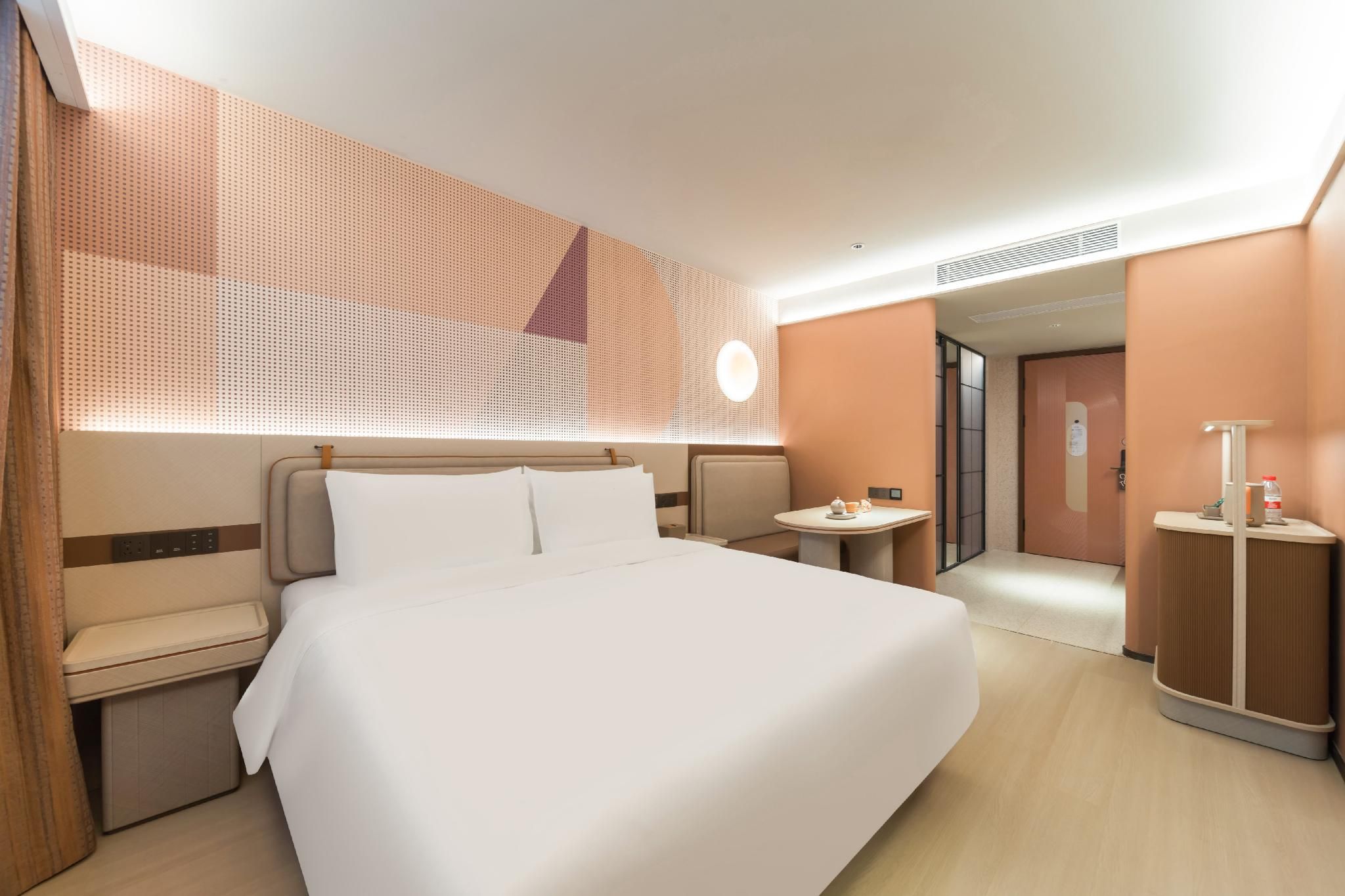 Deluxe Room Queen
