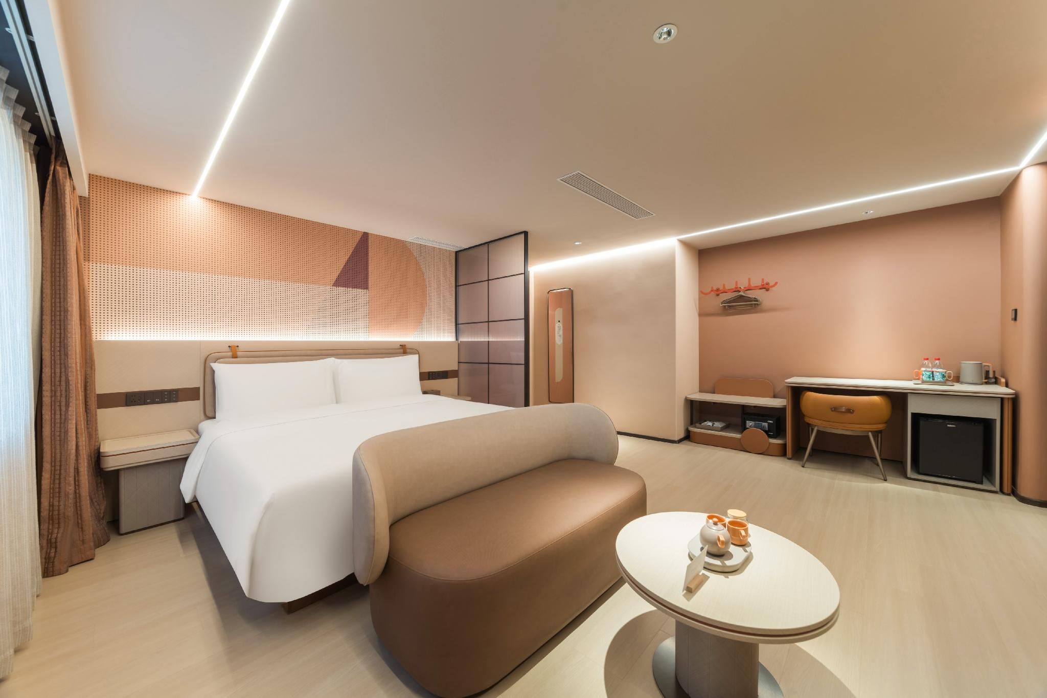 Business Queen Room
