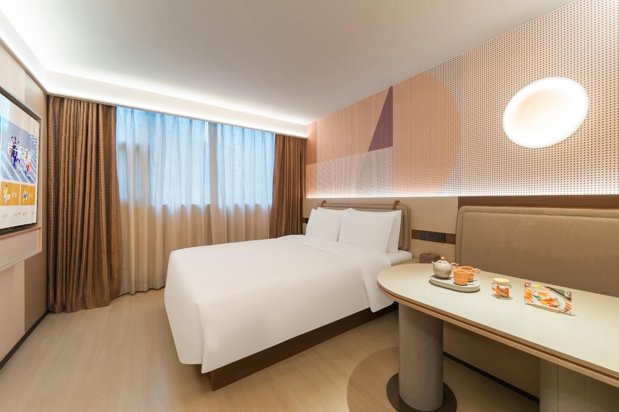 Deluxe Room Queen