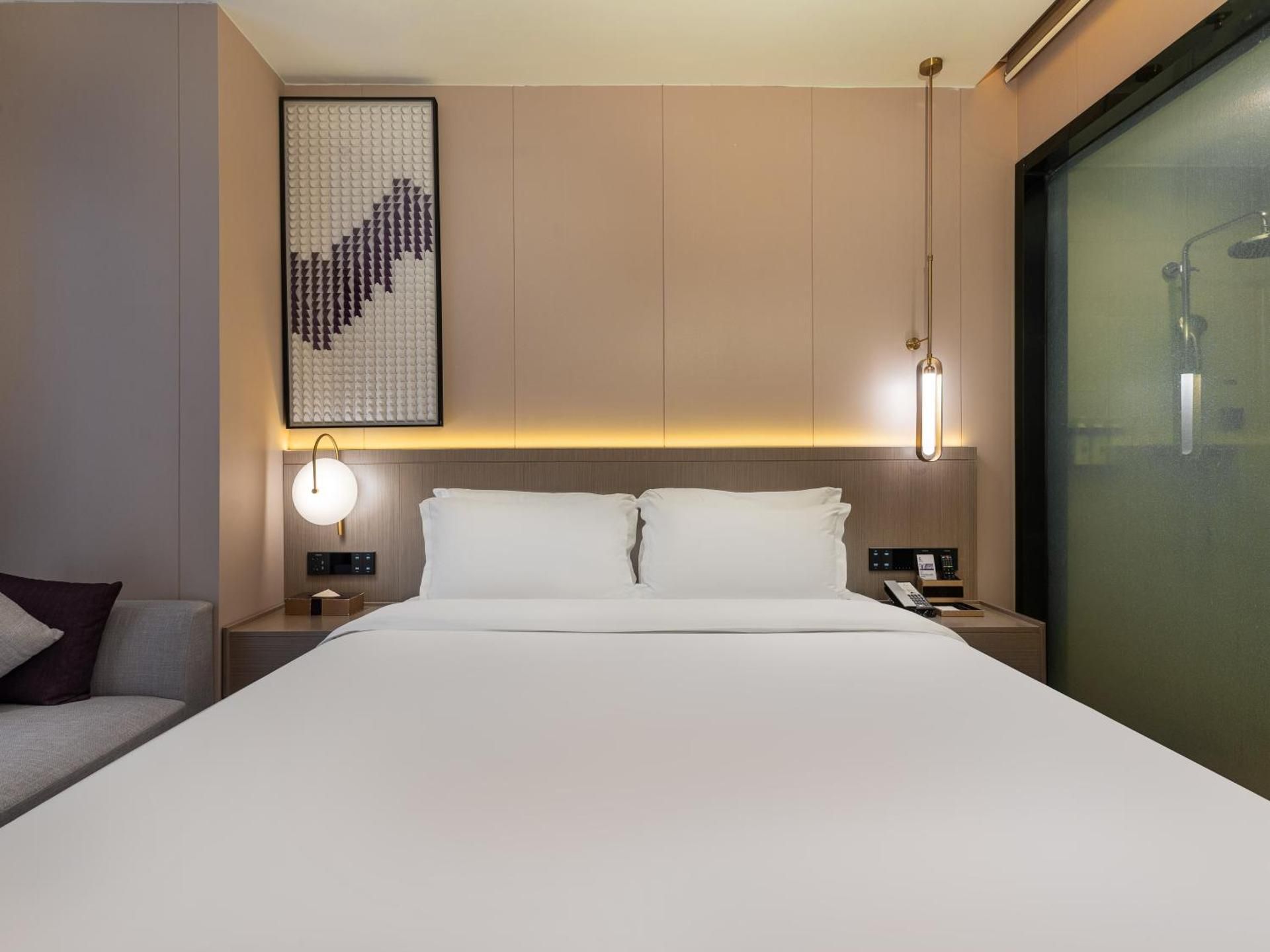 Standard Queen Room