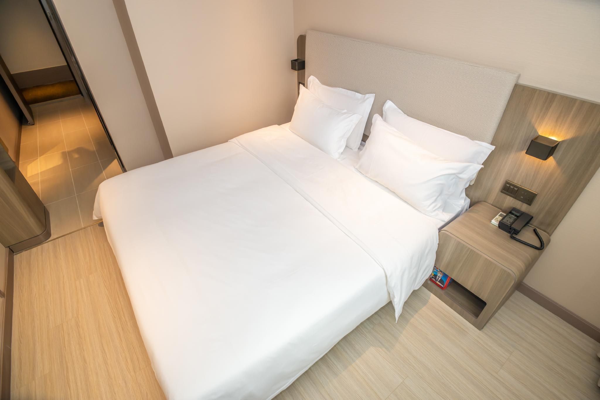 Huazhu - Room With Bed