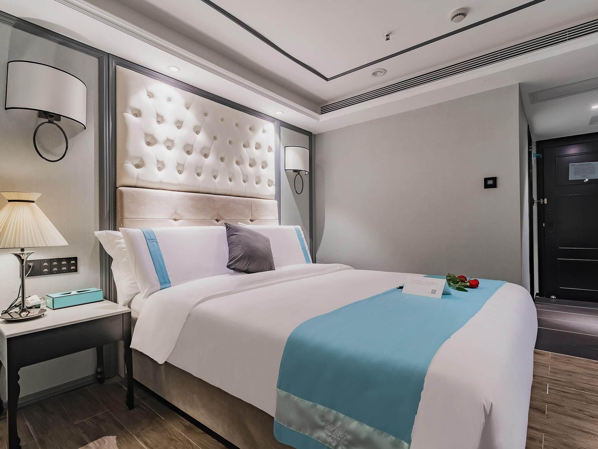 Xana - Elegant Room