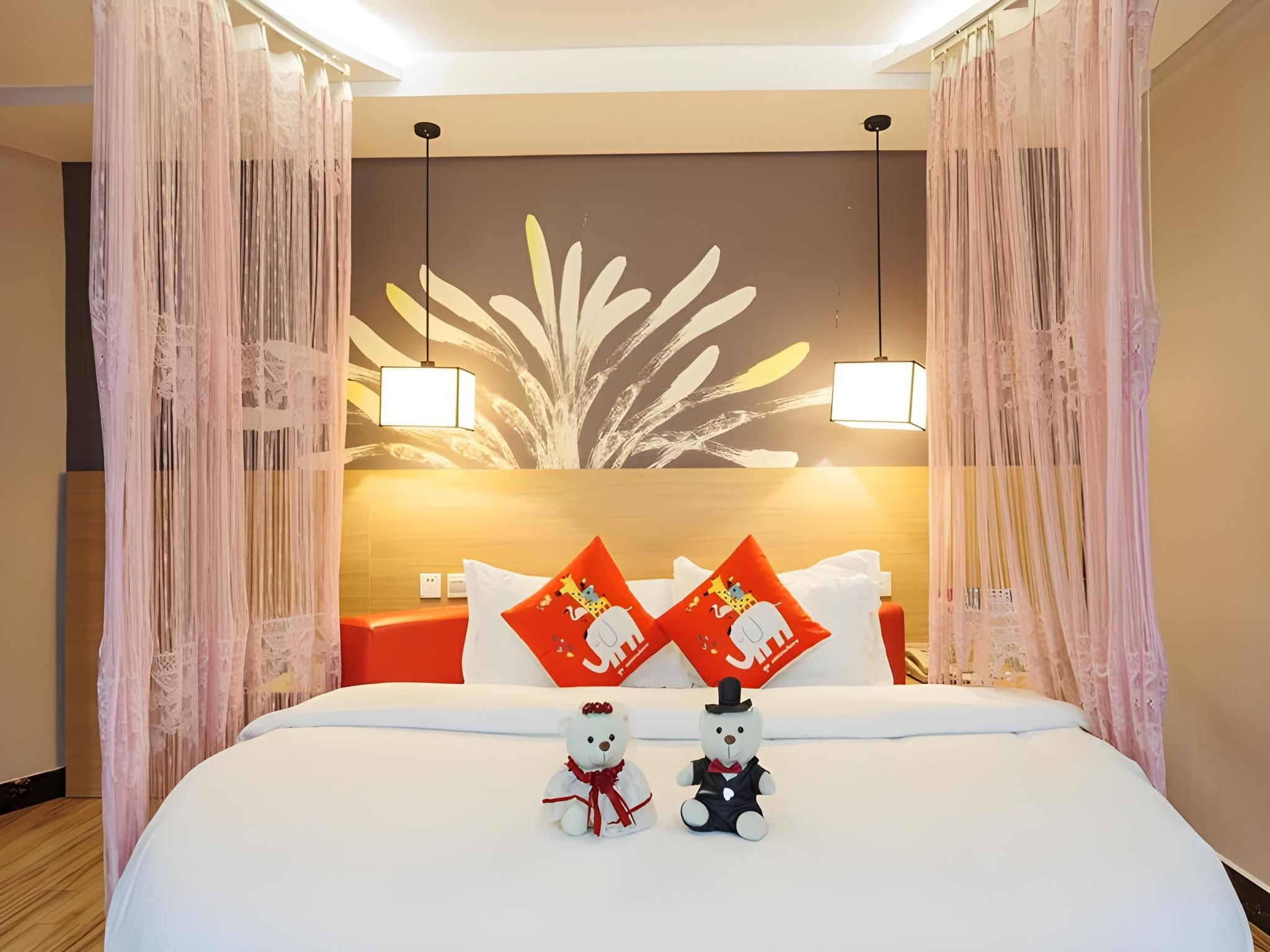 Custom Round Bed Room