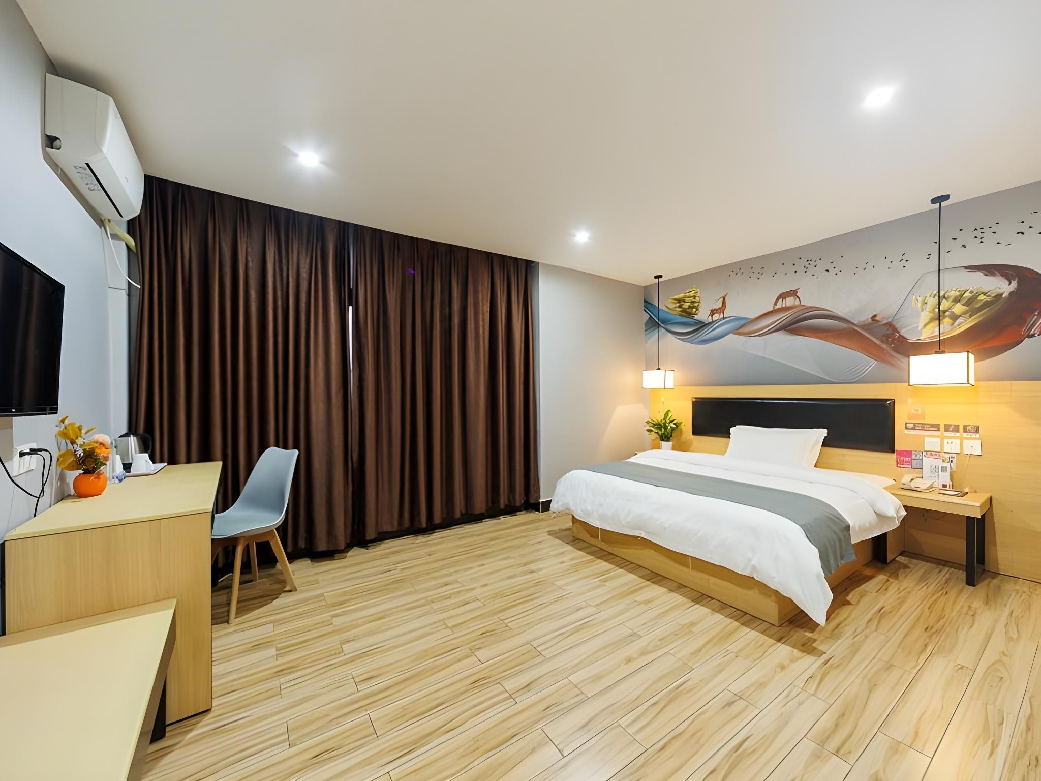Business Queen Room