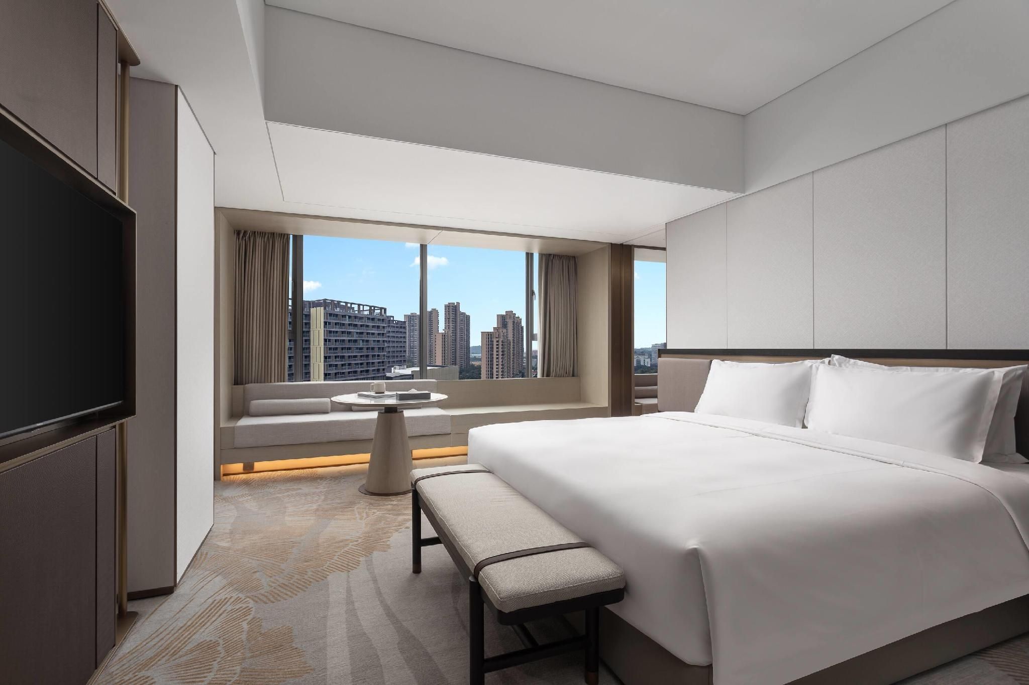 1 King Bed, Executive Suite, Non-Smoking
