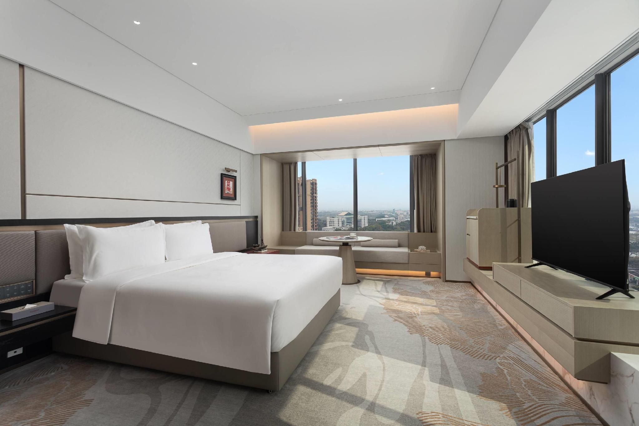 1 King Bed, City View, Non-Smoking